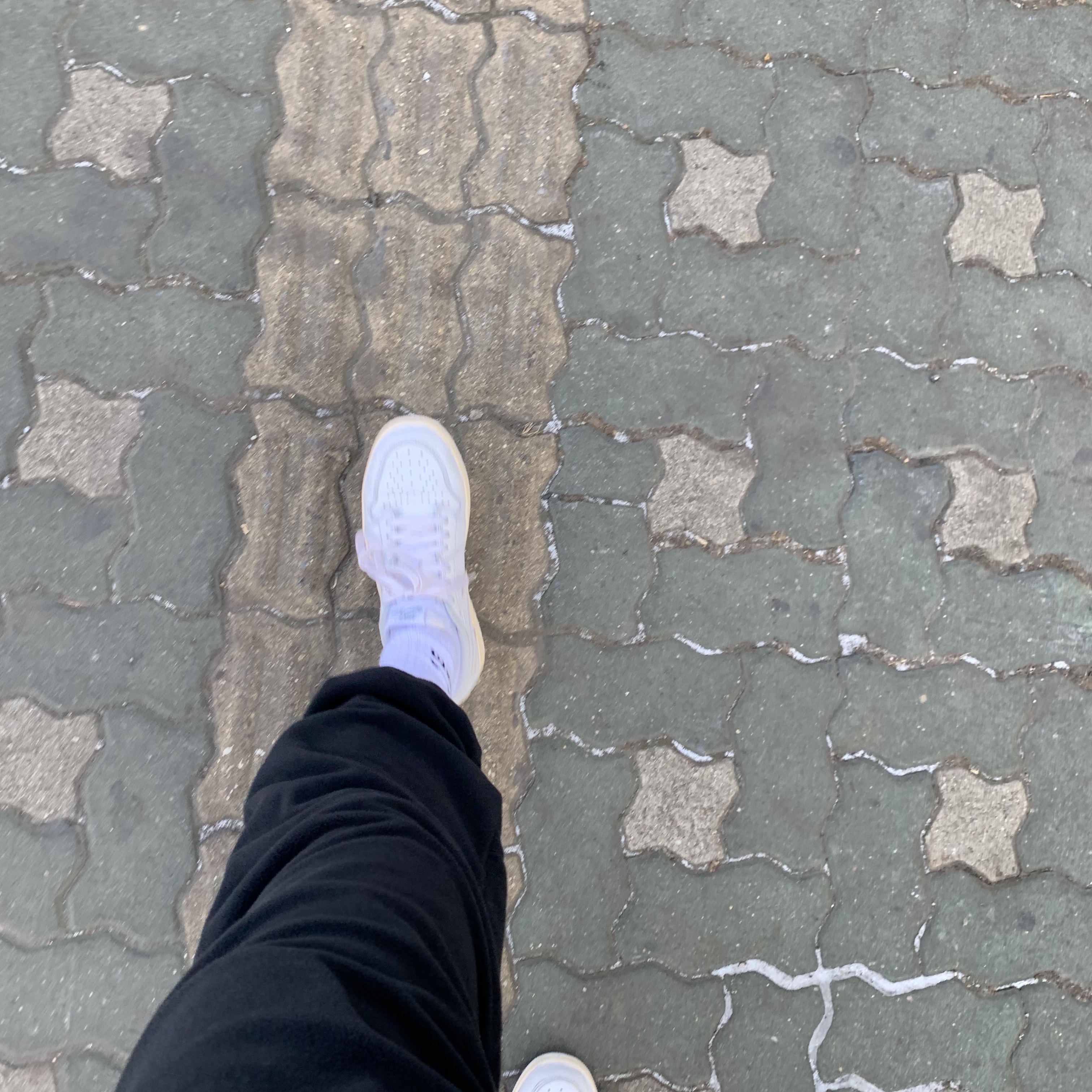 Jordan 1 Low OG Neutral Grey 착용 스타일 - 2