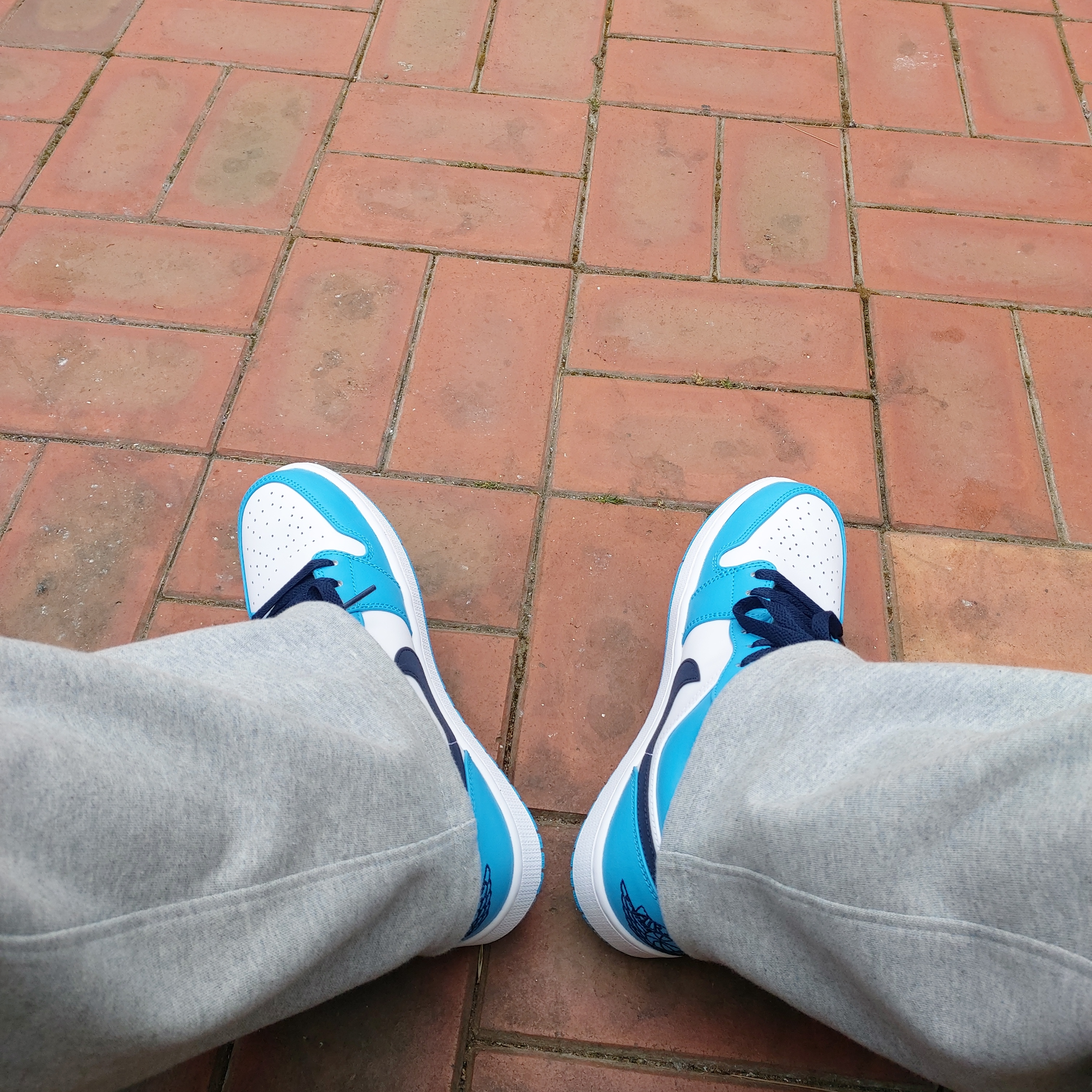 Jordan 1 Low Dark Powder Blue 착용 스타일