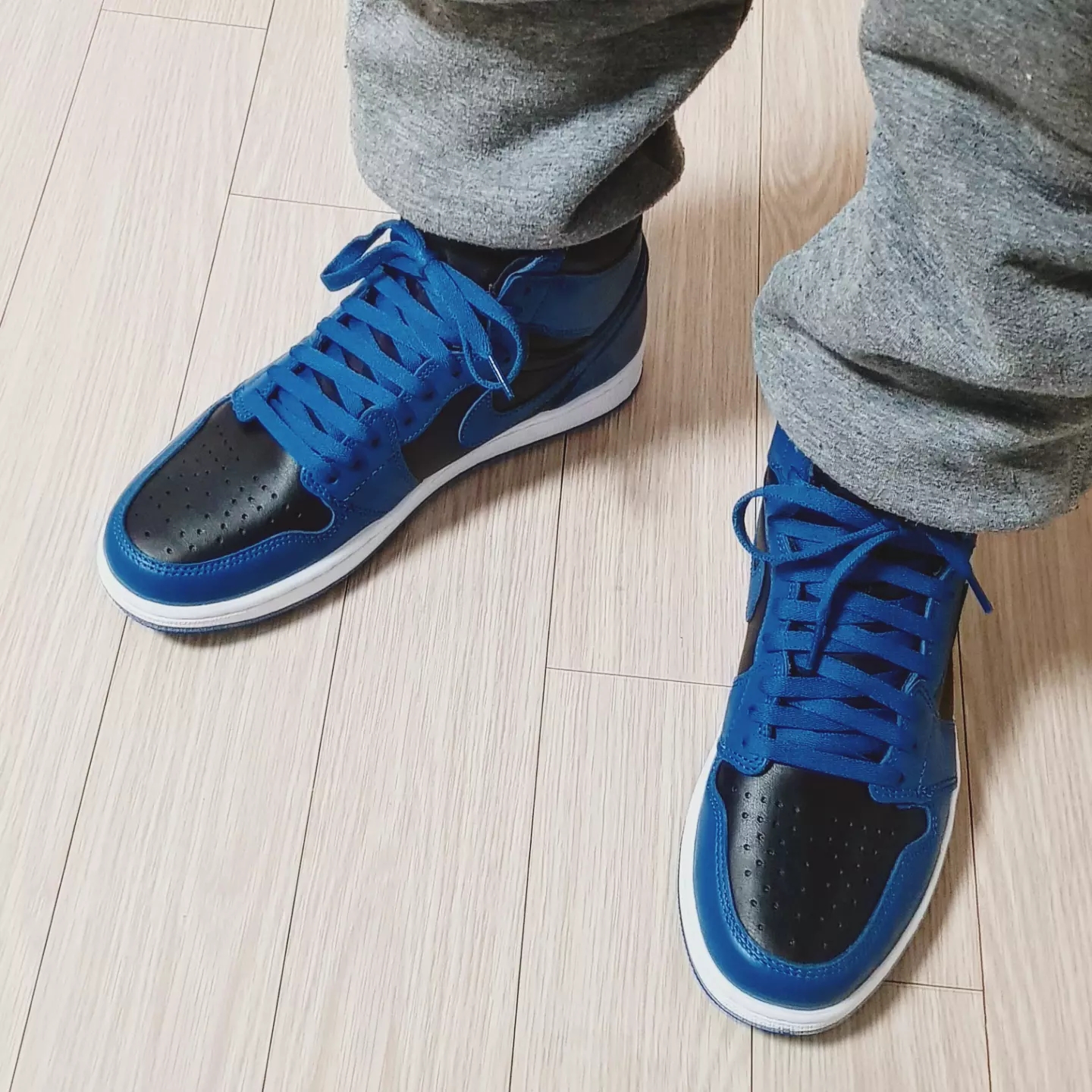 Jordan 1 Retro High OG Dark Marina Blue 착용 스타일 - 2