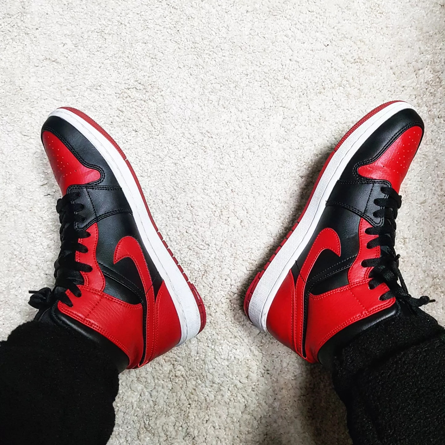 Jordan 1 Mid Bred Banned 2020 착용 스타일 - 1
