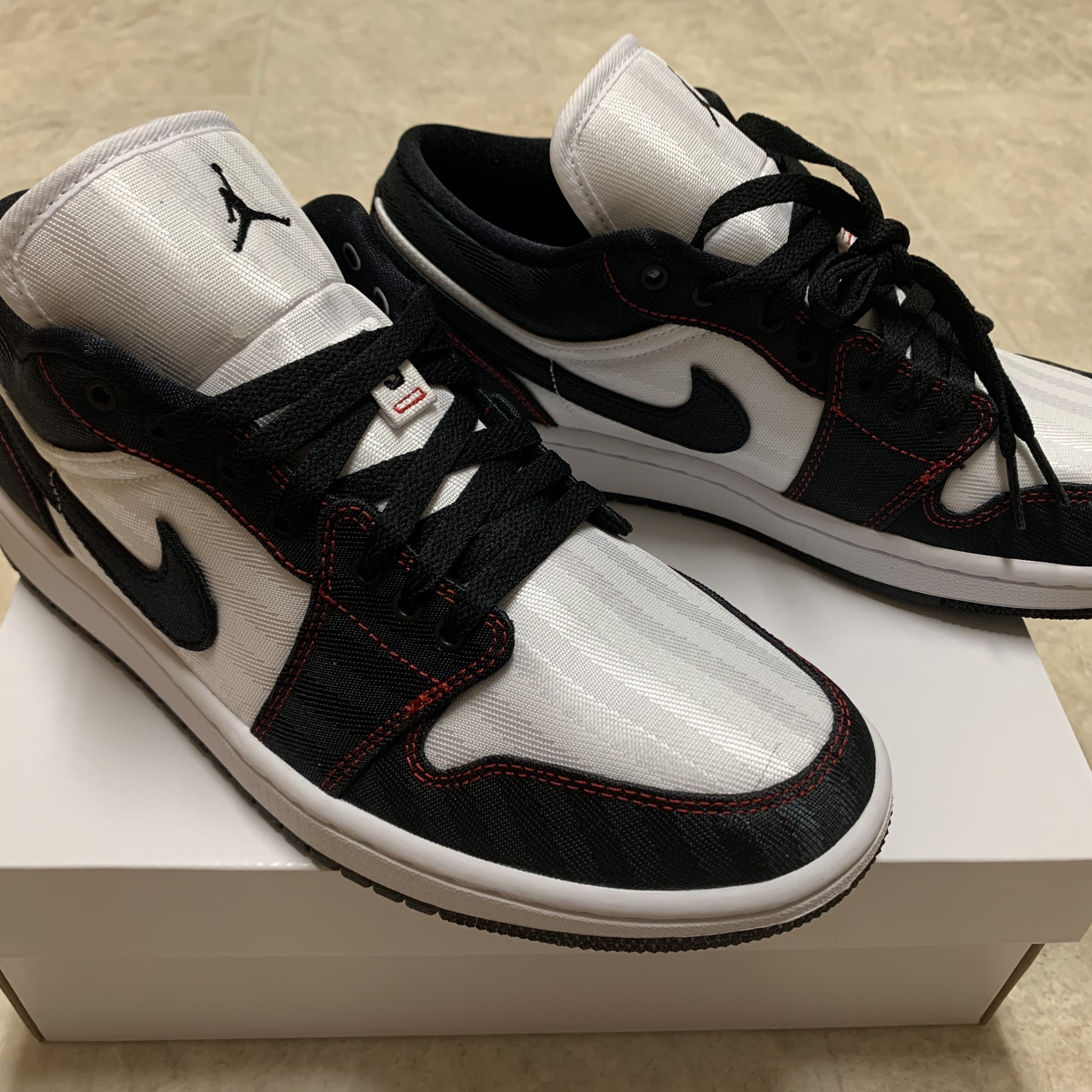 (W) Jordan 1 Low SE Utility White Gym Red Black 착용 스타일