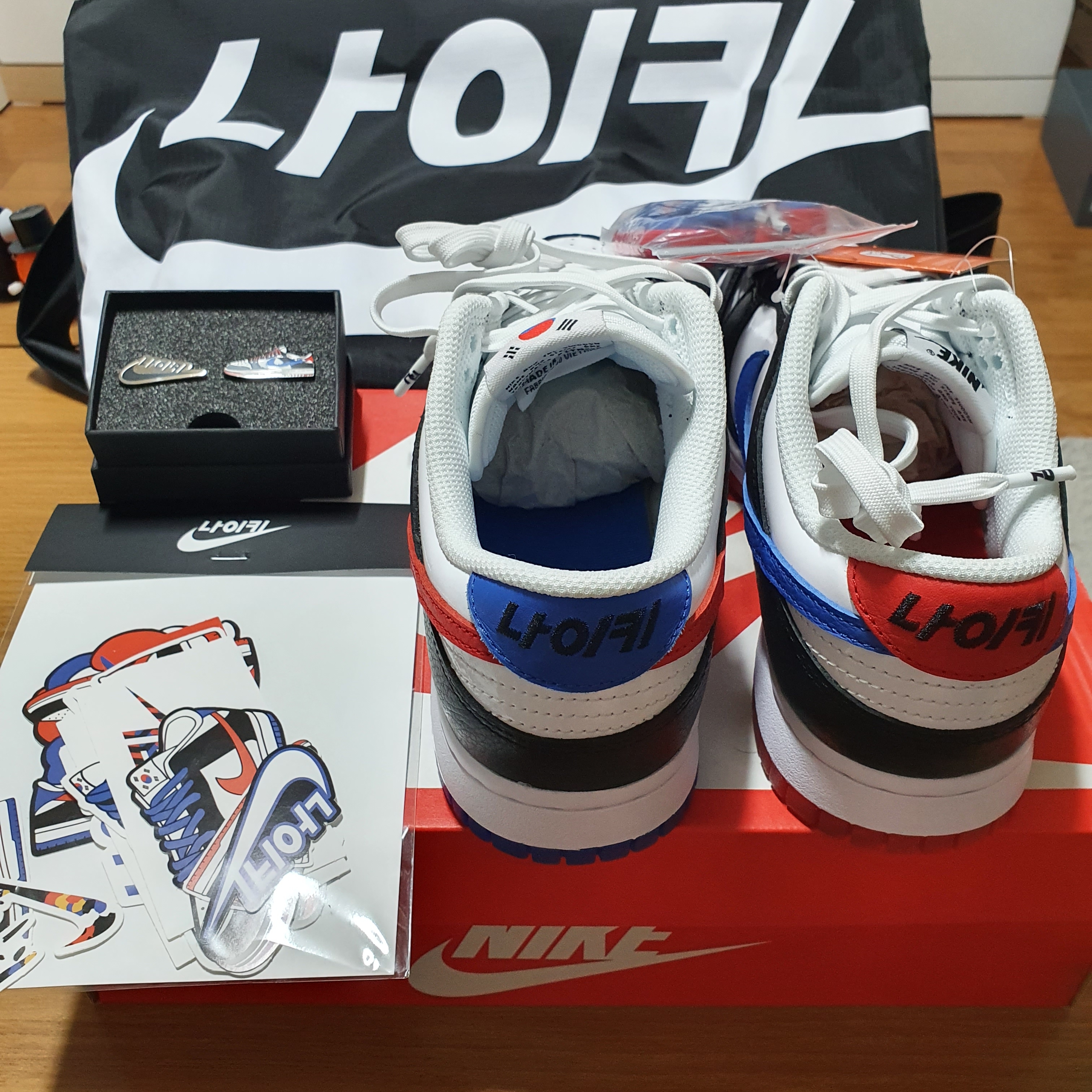Nike Dunk Low SE Seoul (With Special Gift) 착용 스타일 - 2