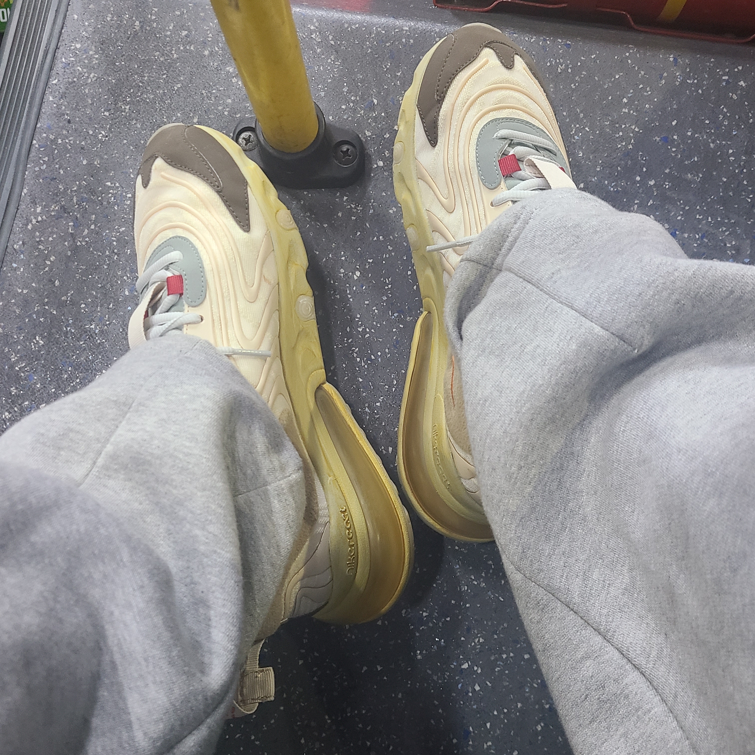 Nike x Travis Scott Air Max 270 React Cactus Trails 착용 스타일 - 2