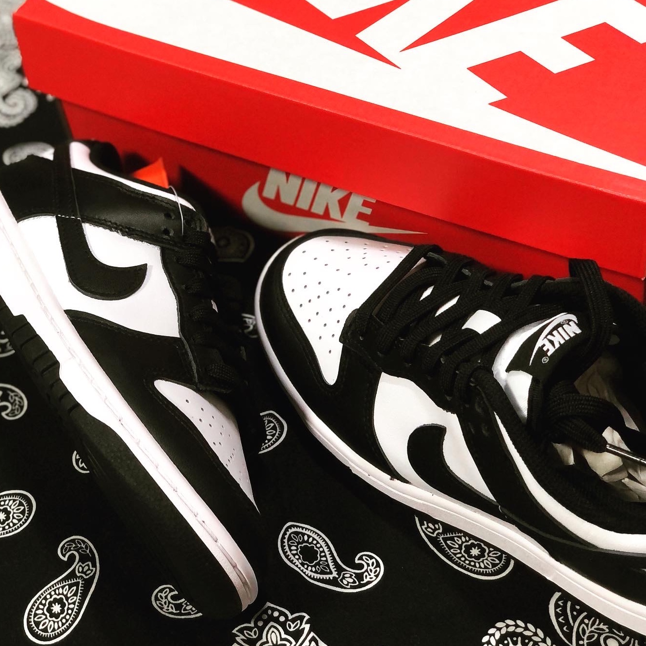 (W) Nike Dunk Low Black 착용 스타일 - 1