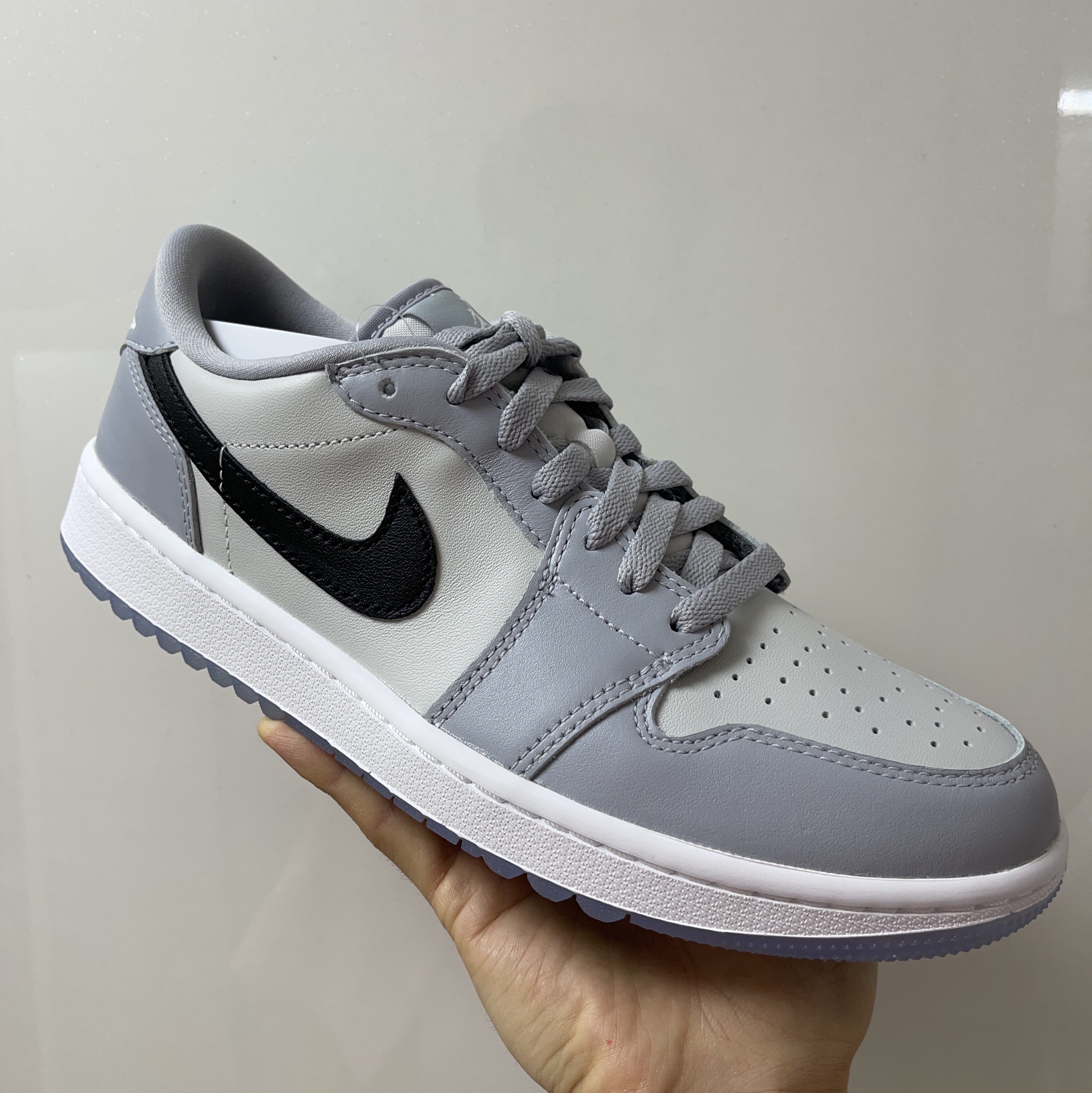 Jordan 1 Low Golf Wolf Grey 착용 스타일 - 4