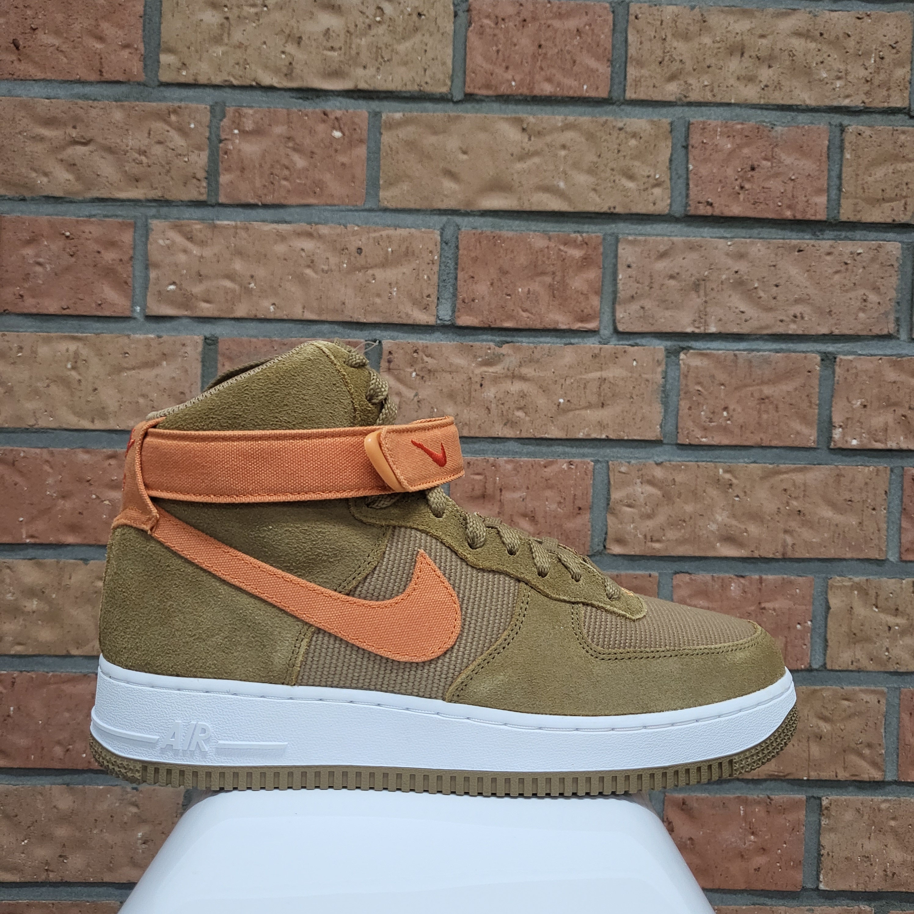 Nike Air Force 1 High '07 LX Dark Driftwood Hot Curry 착용 스타일