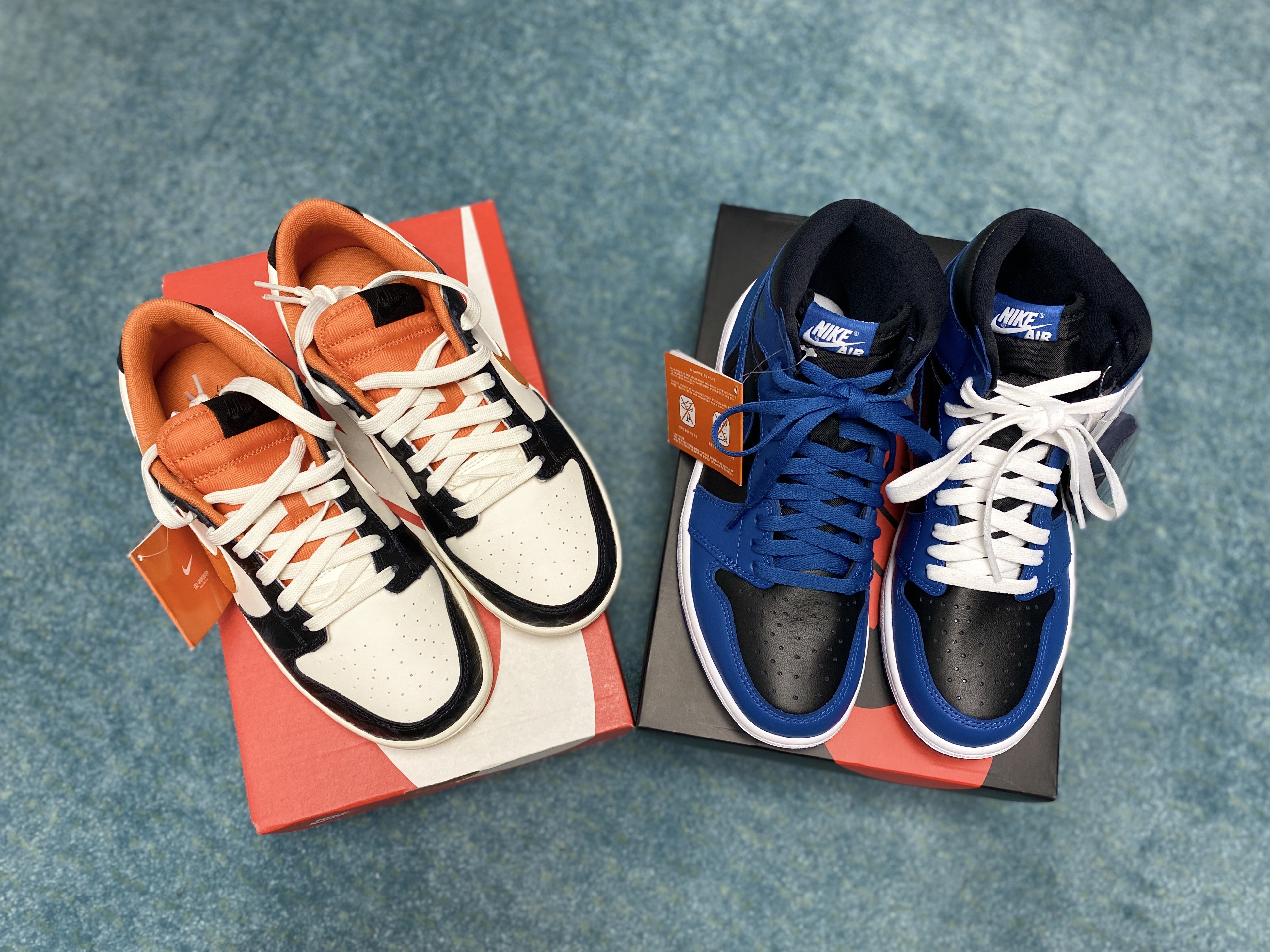 Nike Dunk Low Retro PRM Halloween, Jordan 1 Retro High OG Dark Marina Blue 착용 스타일