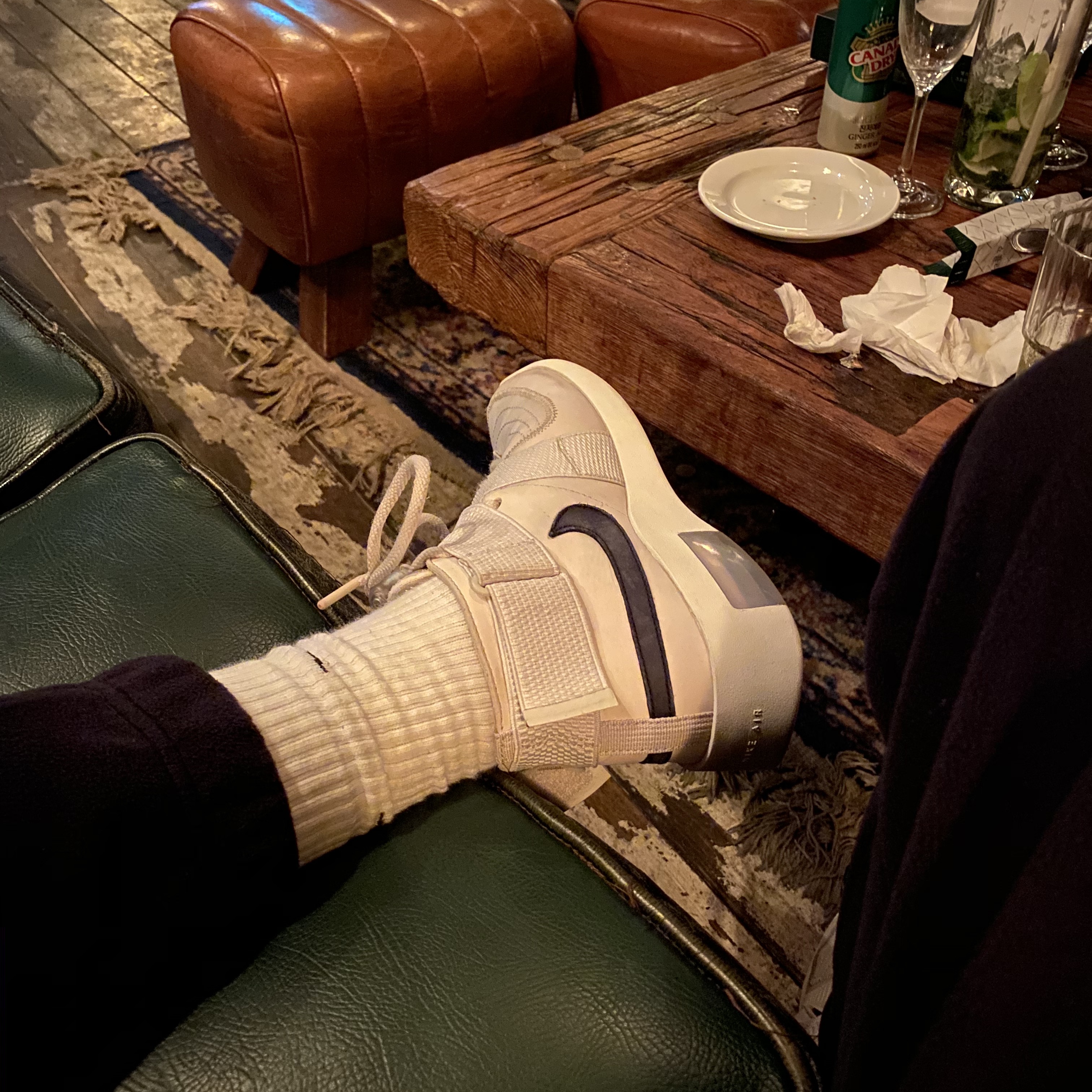 Nike x Fear of God Air Fear of God Raid Light Bone 착용 스타일
