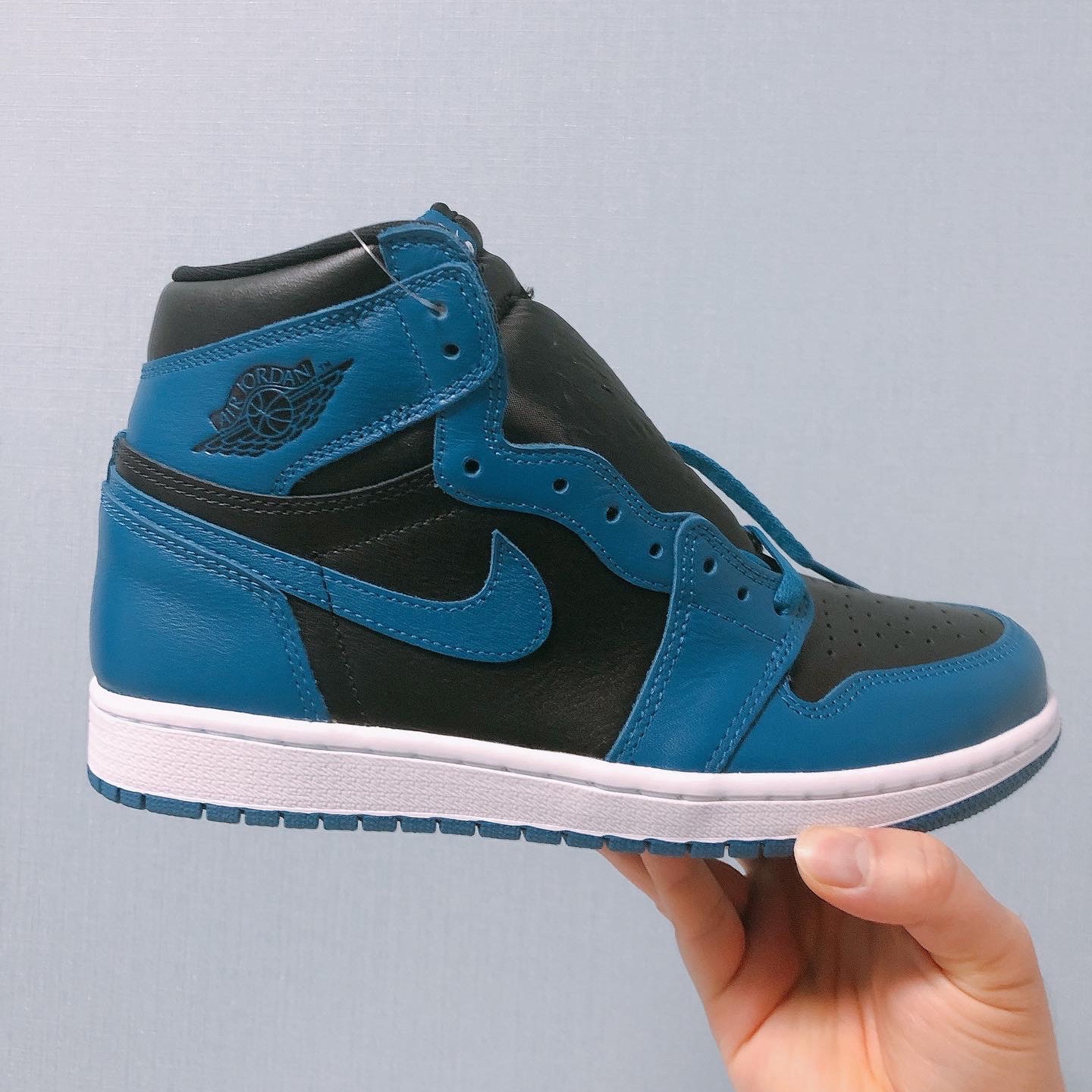 Jordan 1 Retro High OG Dark Marina Blue 착용 스타일 - 1