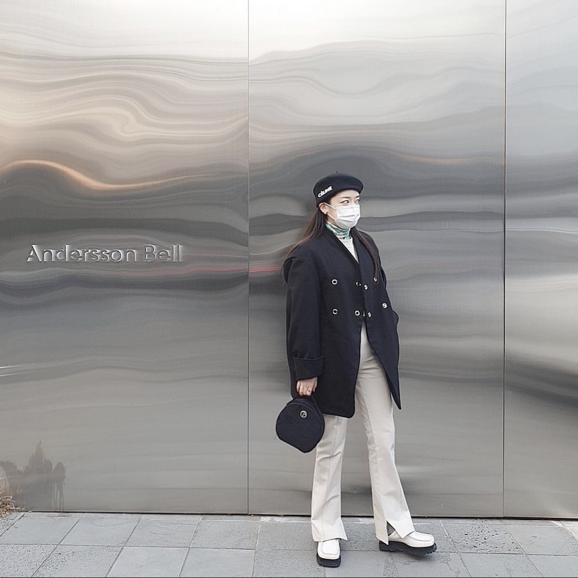 (W) Celine Heritage Cashmere Beanie Black 착용 스타일 - 1