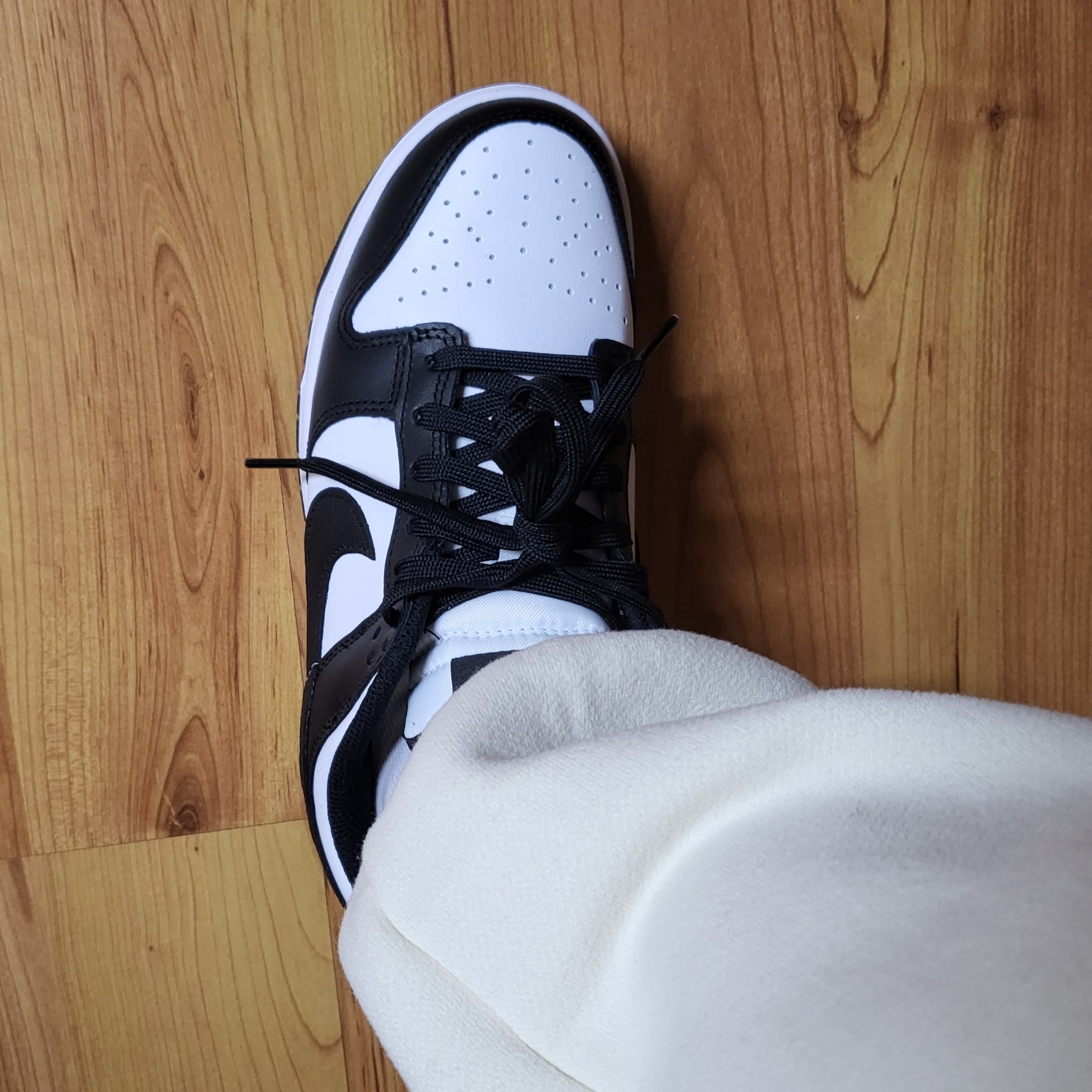 (W) Nike Dunk Low Black 착용 스타일 - 2