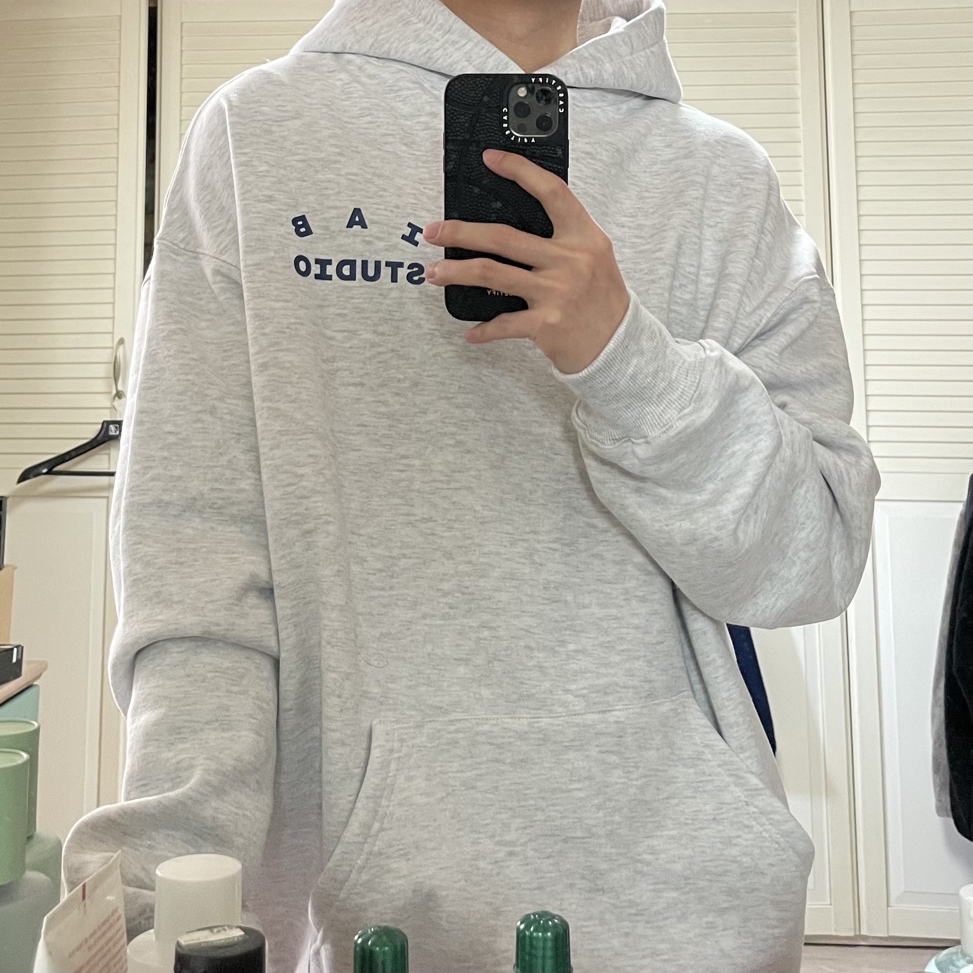 IAB Studio x Obey Eyes Icon Hoodie Oceana, IAB Studio Hoodie Light Gray 착용 스타일 - 2