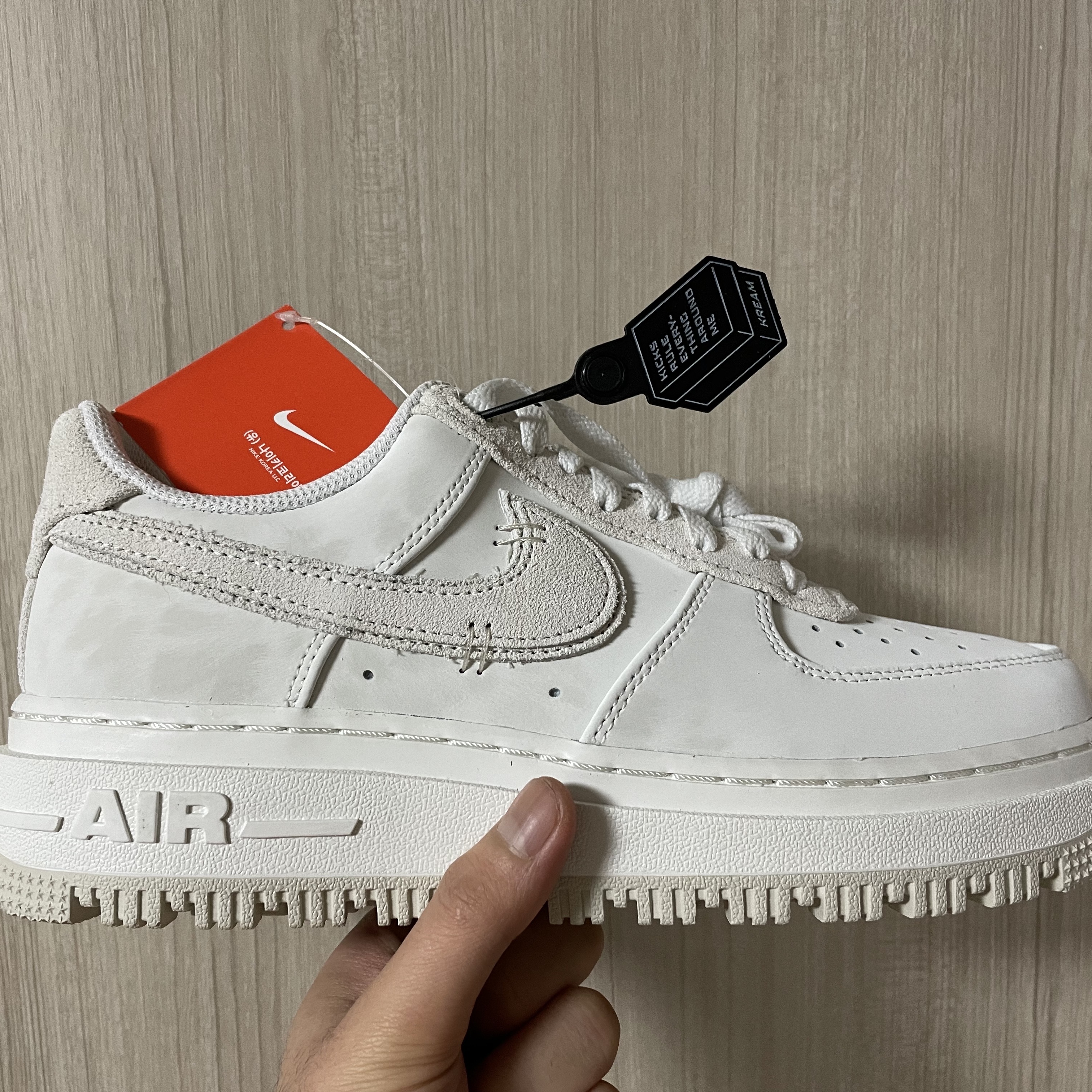 Nike Air Force 1 Luxe Summit White 착용 스타일
