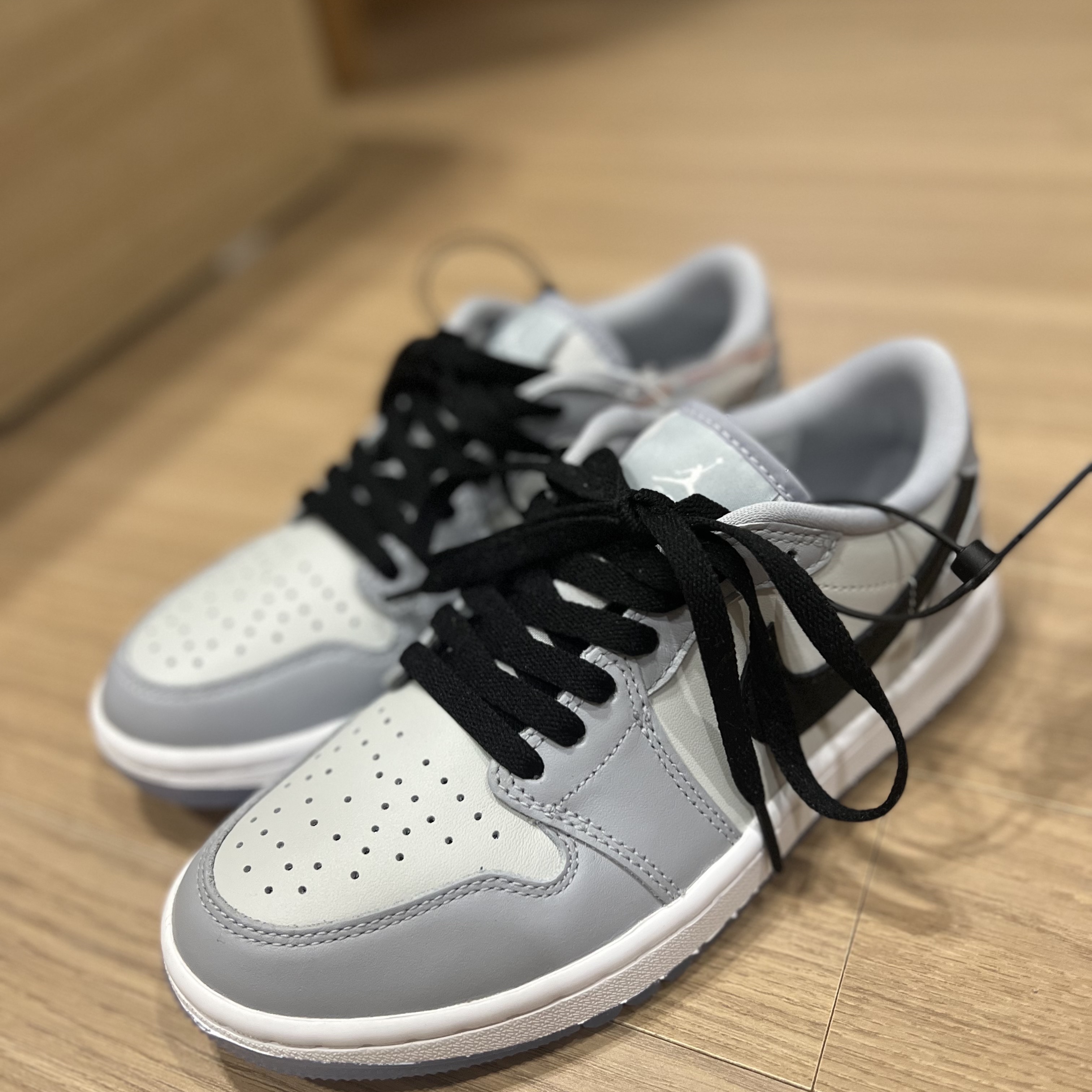 Jordan 1 Low Golf Wolf Grey 착용 스타일 - 4
