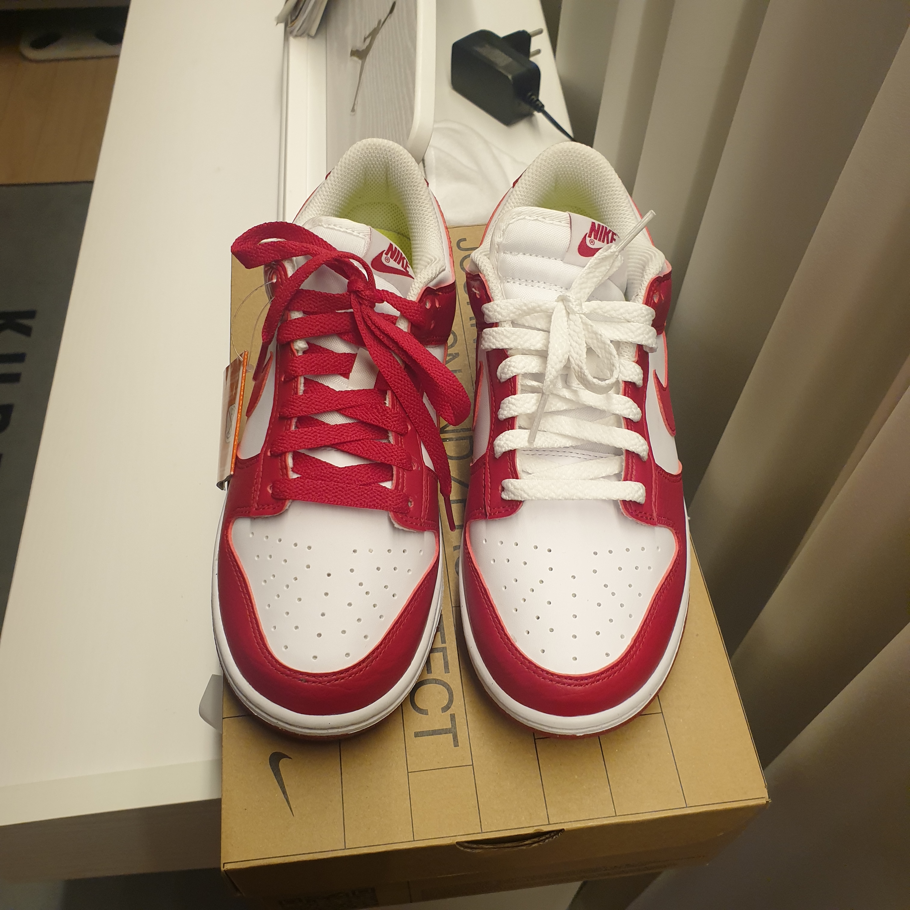 (W) Nike Dunk Low Next Nature Gym Red, Jordan 1 Low Gym Red White 착용 스타일 - 5