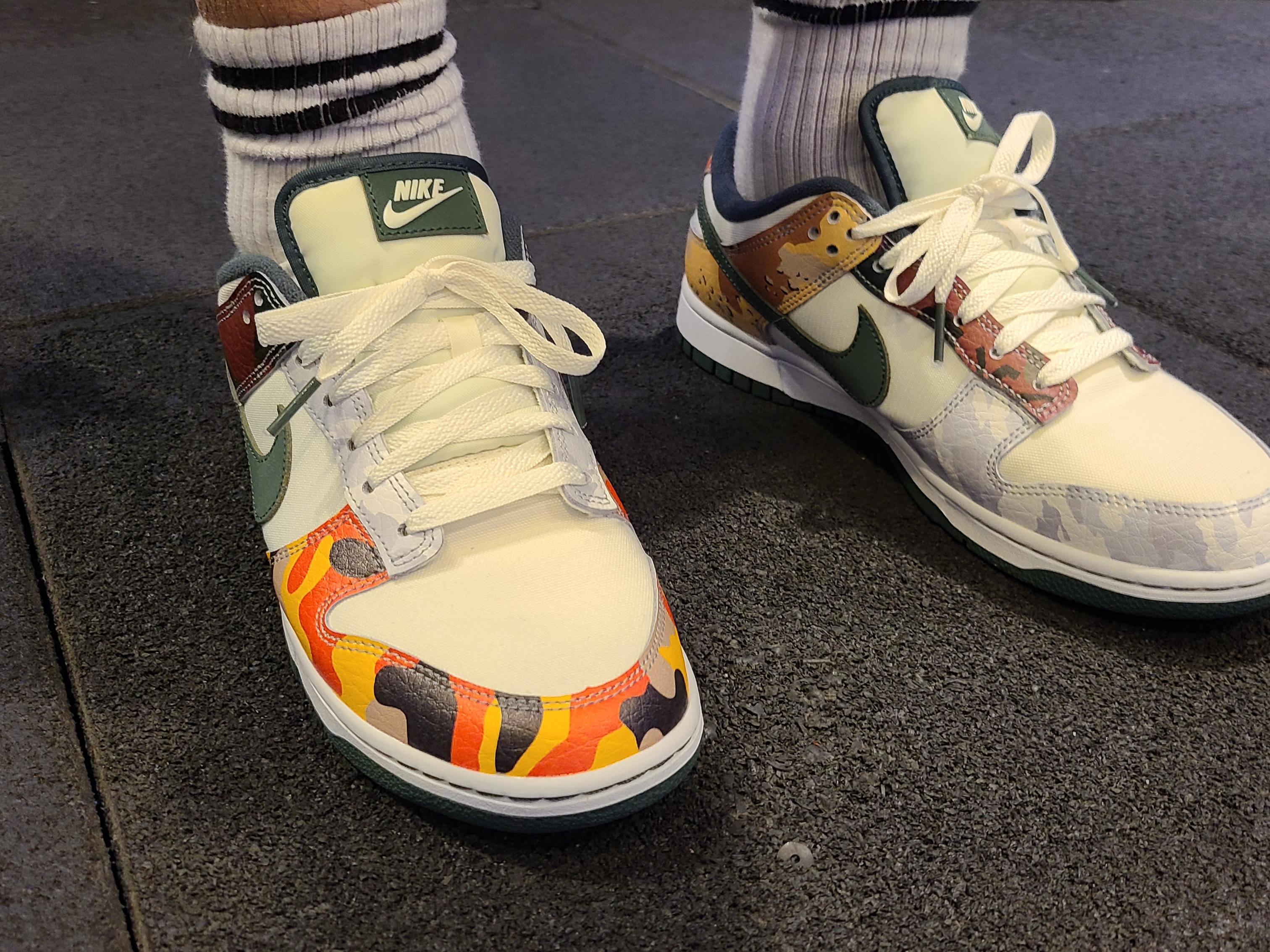 Nike Dunk Low SE Sail Multi Camo 착용 스타일 - 2