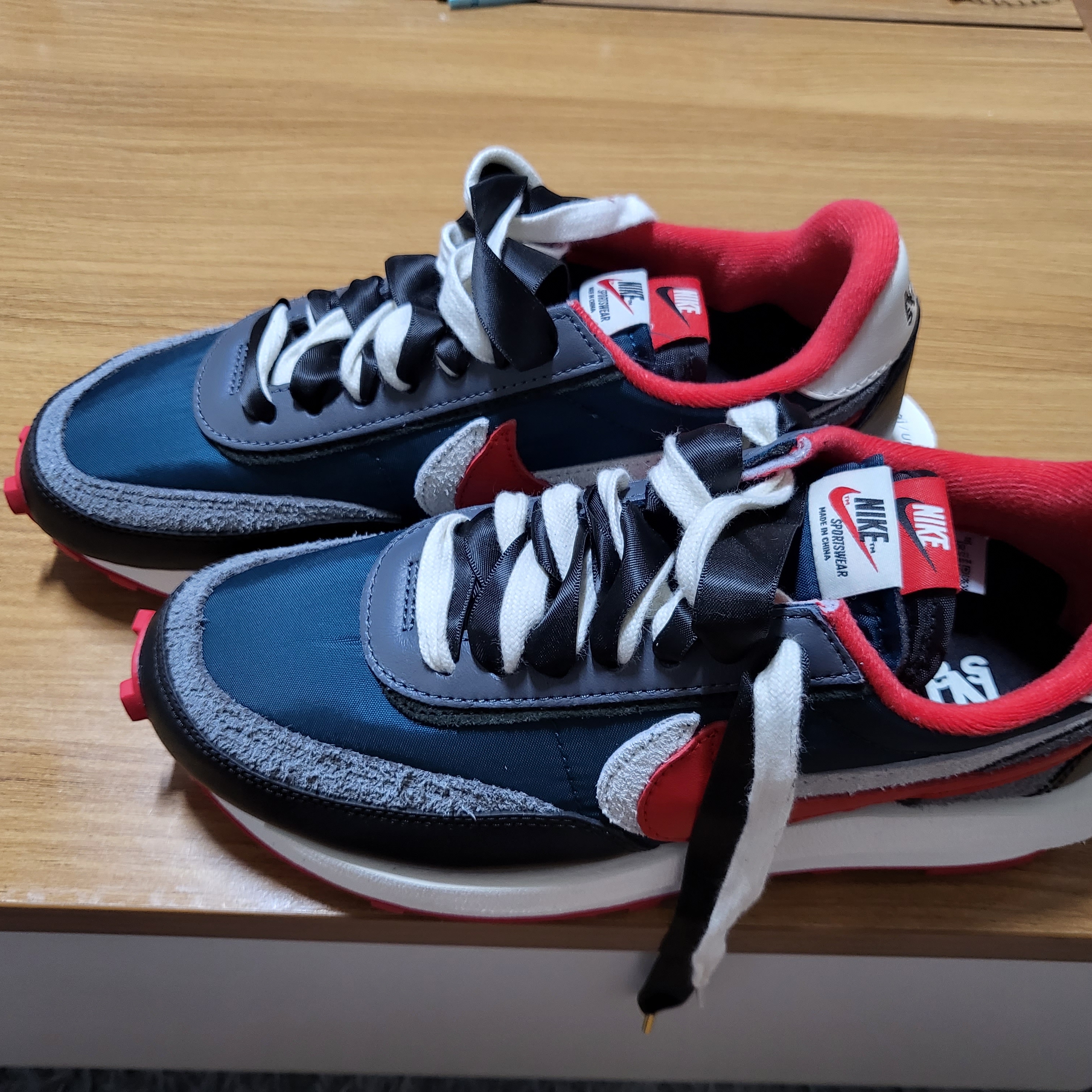 Nike x Sacai x Undercover LDWaffle Midnight Spruce University Red 착용 스타일 - 1