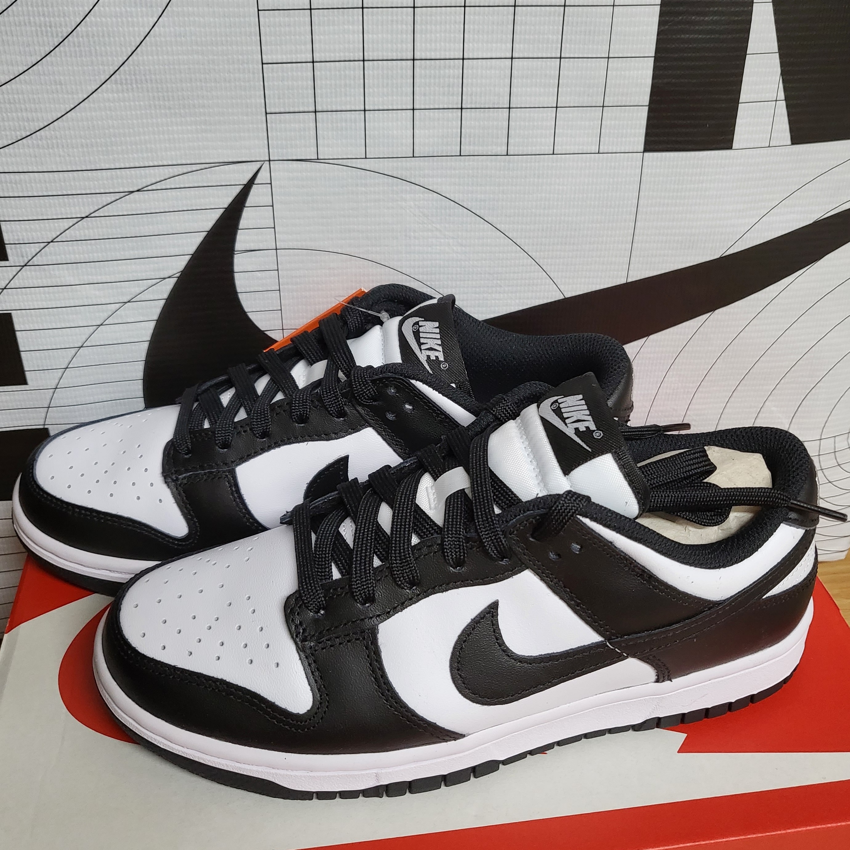 (W) Nike Dunk Low Black 착용 스타일 - 1