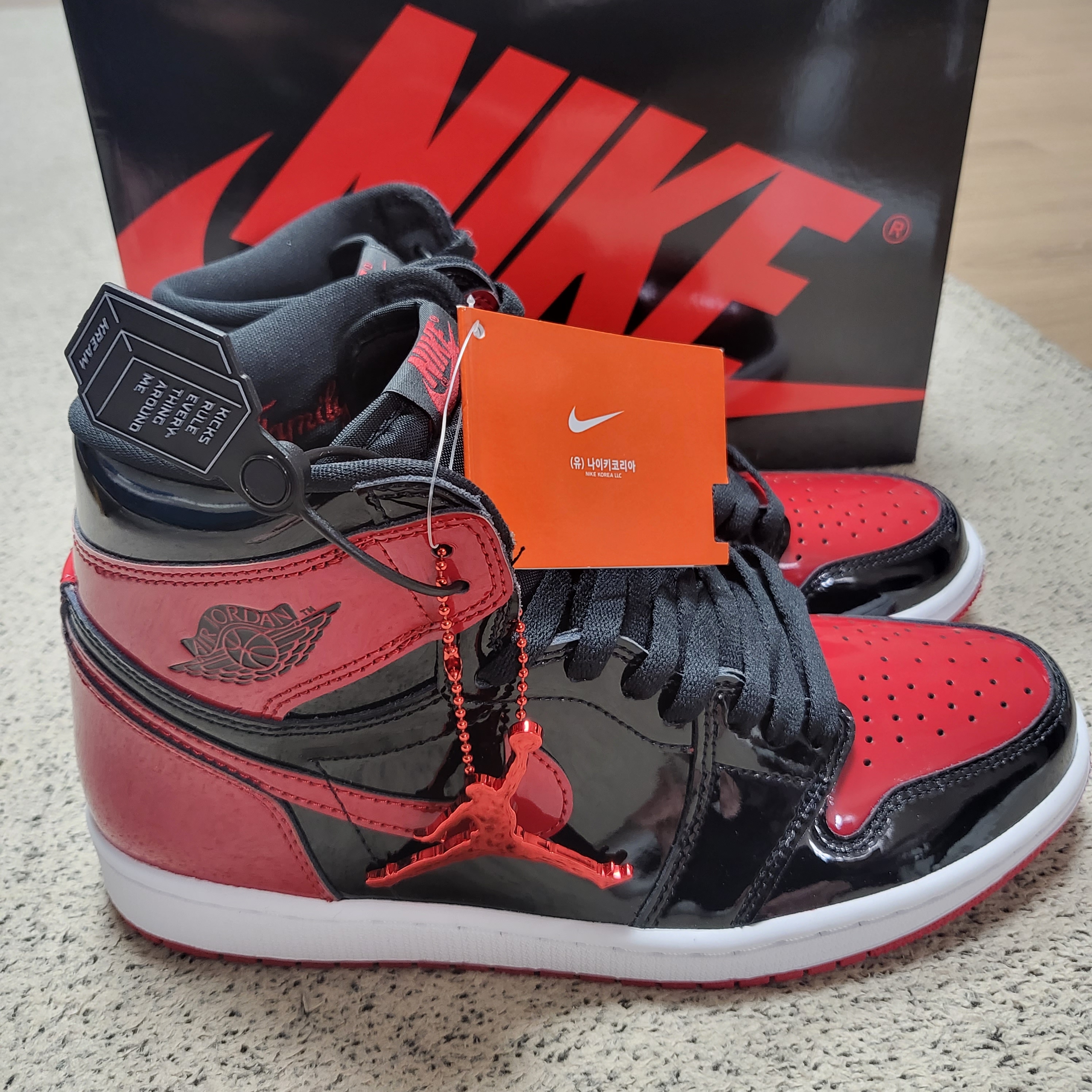 Jordan 1 Retro High OG Patent Bred 착용 스타일 - 2