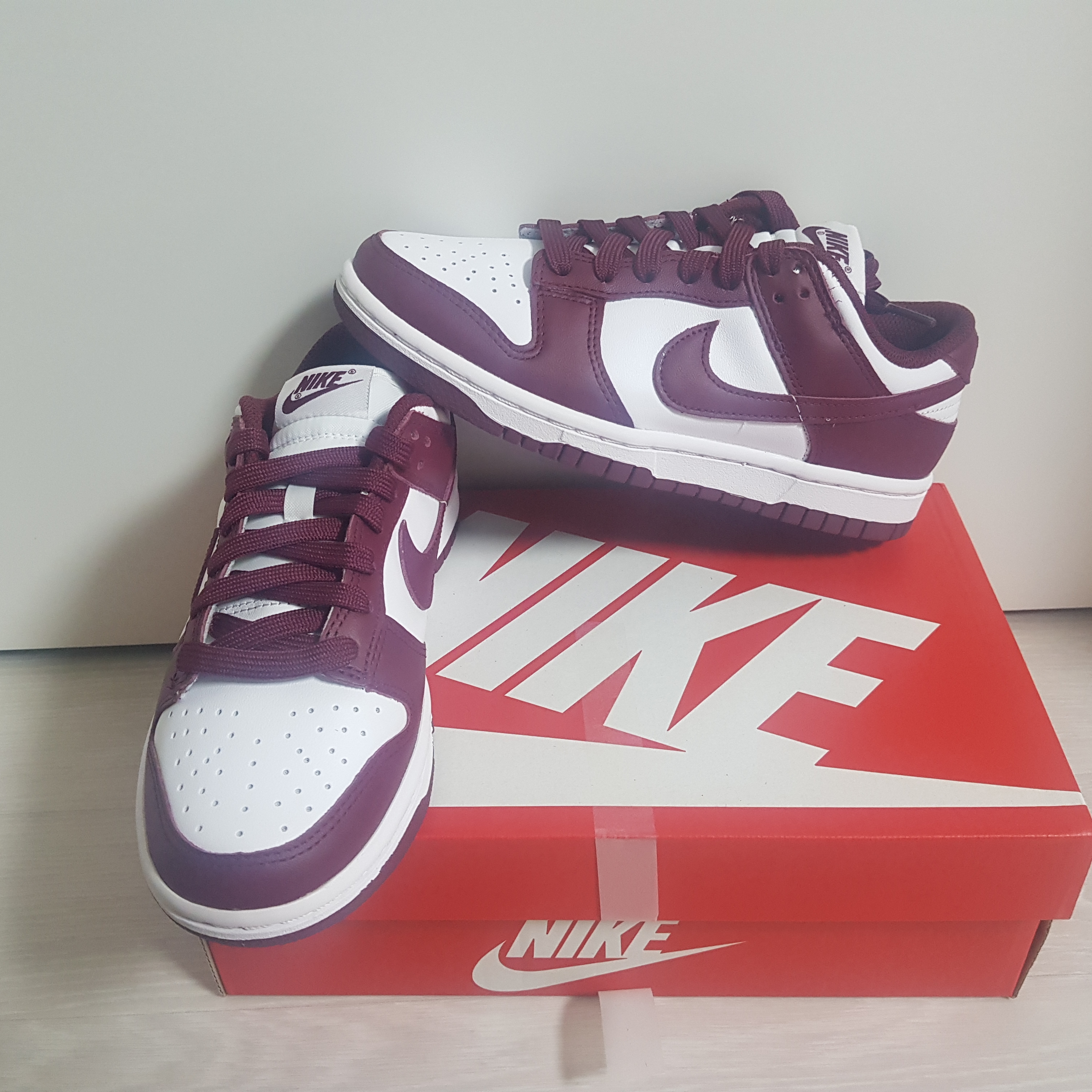 (W) Nike Dunk Low Bordeaux 착용 스타일 - 2