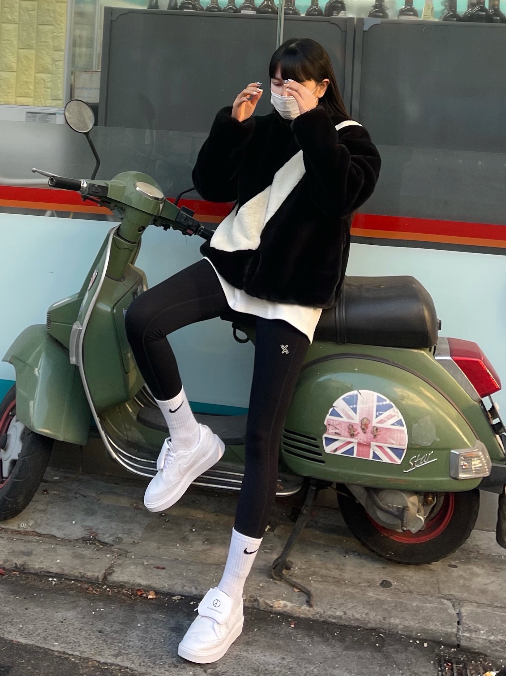 Nike x Peaceminusone Kwondo1 White, (W) Nike NSW Faux Fur Jacket Black - Asia 착용 스타일