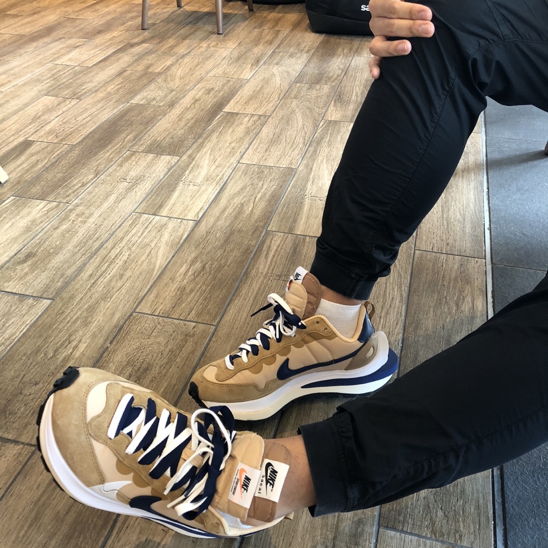 Nike x Sacai VaporWaffle Sesame and Blue Void 착용 스타일