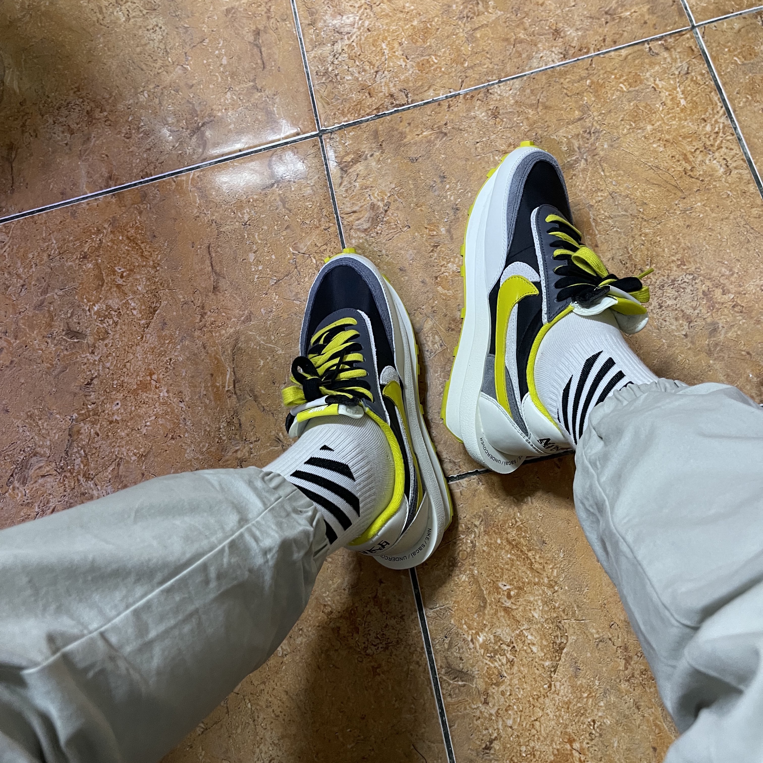 Nike x Sacai x Undercover LDWaffle Black Bright Citron 착용 스타일
