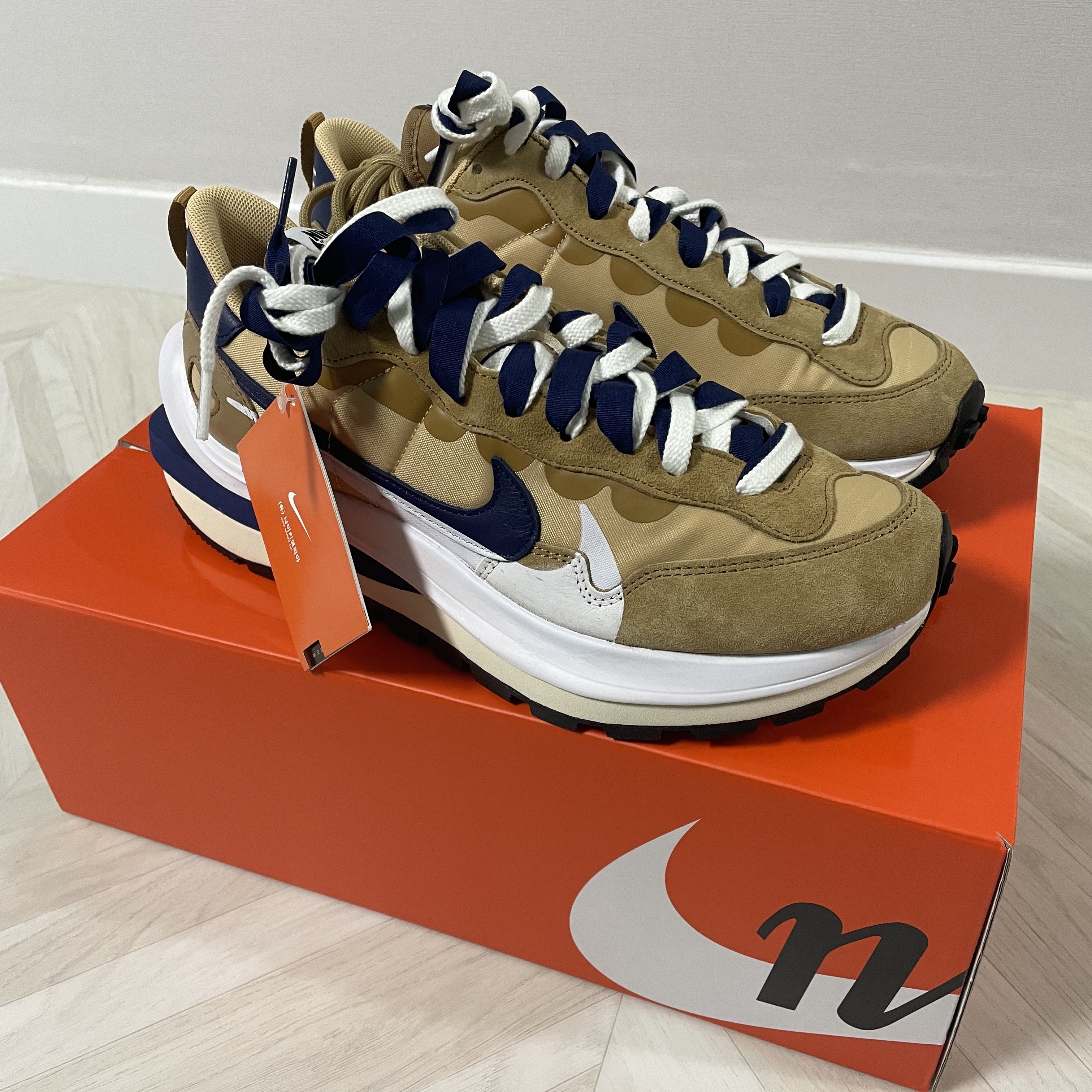 Nike x Sacai VaporWaffle Sesame and Blue Void 착용 스타일