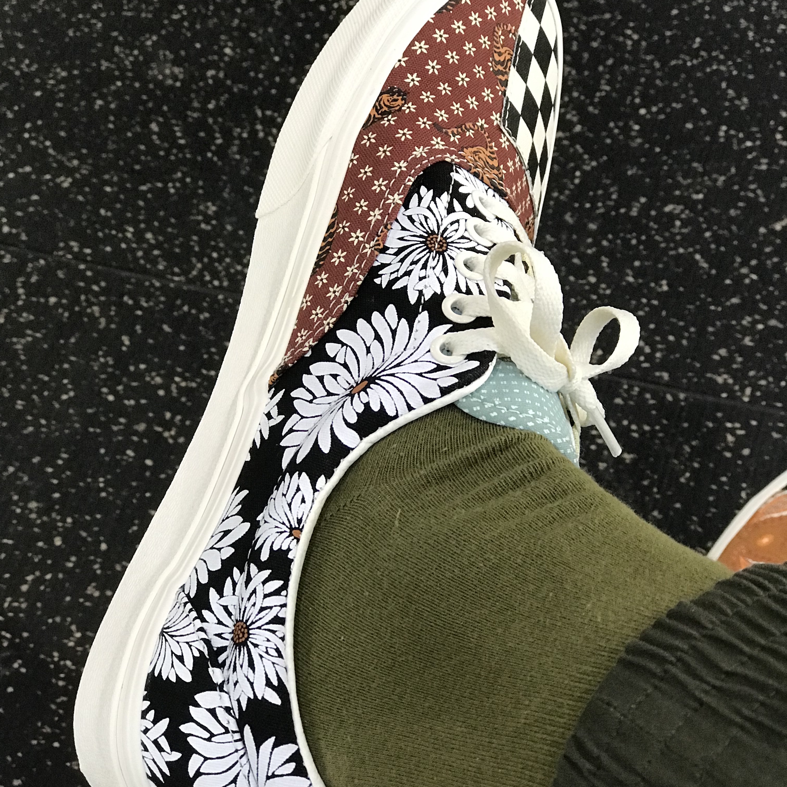 Vans Era Tiger Patchwork 착용 스타일 - 3