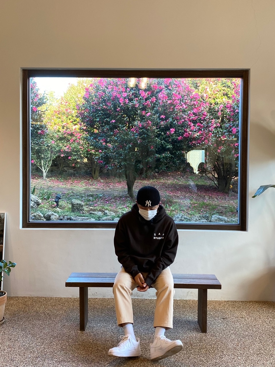 IAB Studio Hoodie Brown, Nike Air Force 1 '07 Low White 착용 스타일