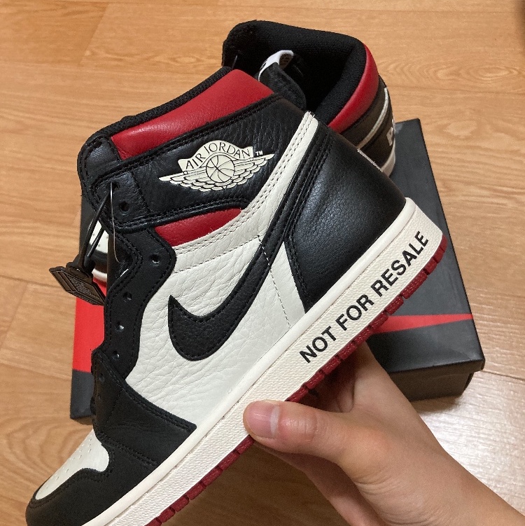 Jordan 1 Retro High Not for Resale Varsity Red 착용 스타일