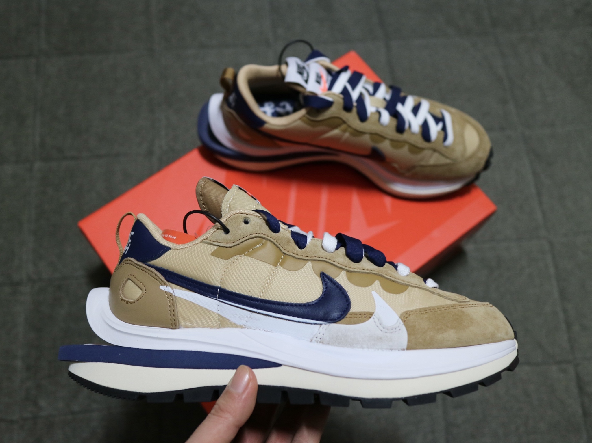 Nike x Sacai VaporWaffle Sesame and Blue Void 착용 스타일 - 1