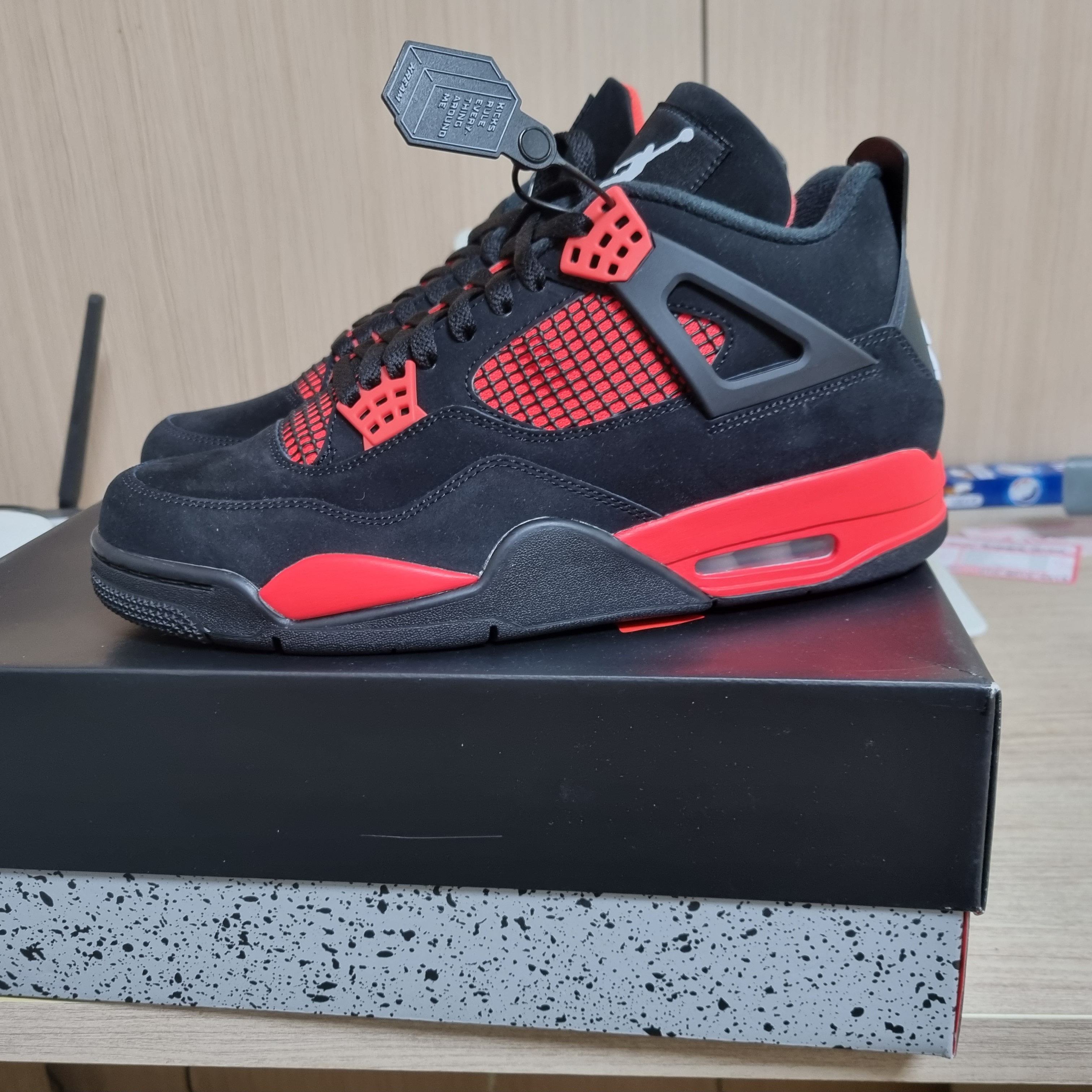 Jordan 4 Retro Crimson 착용 스타일