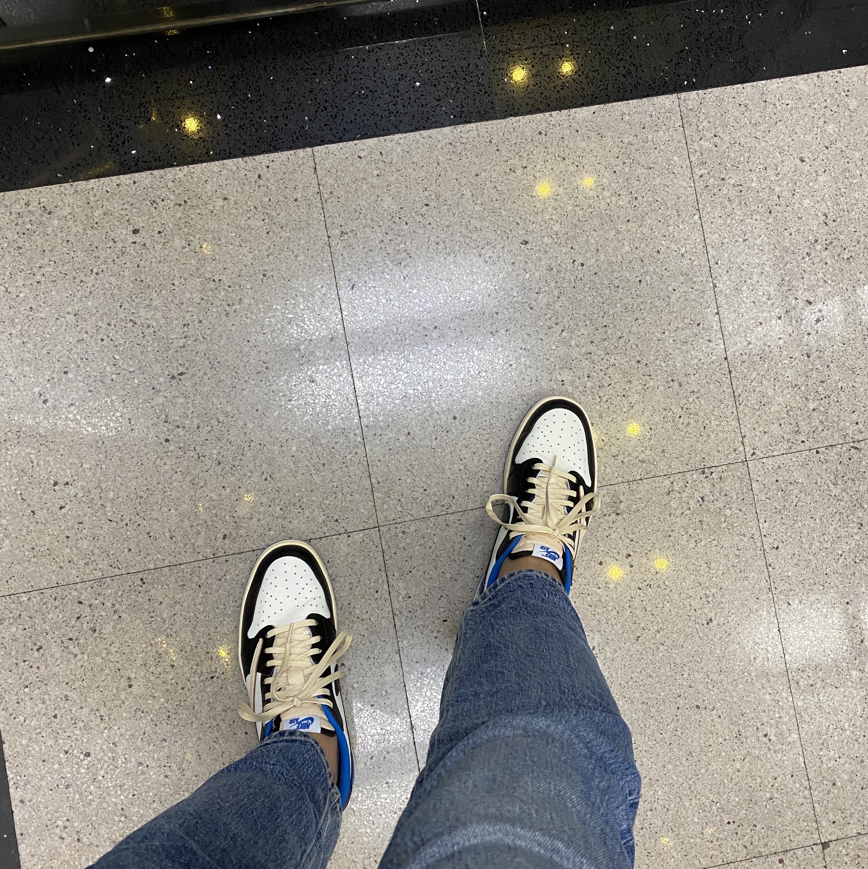 Jordan 1 x Travis Scott x Fragment Retro Low OG SP Military Blue 착용 스타일 - 5