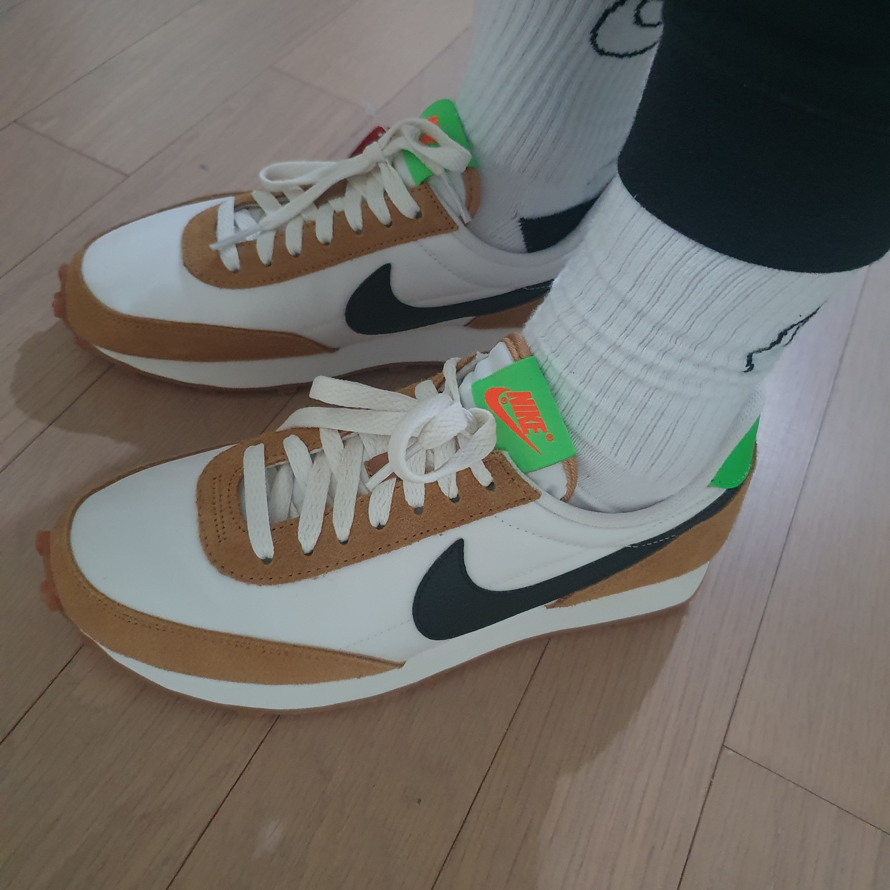 (W) Nike Daybreak Wheat 착용 스타일