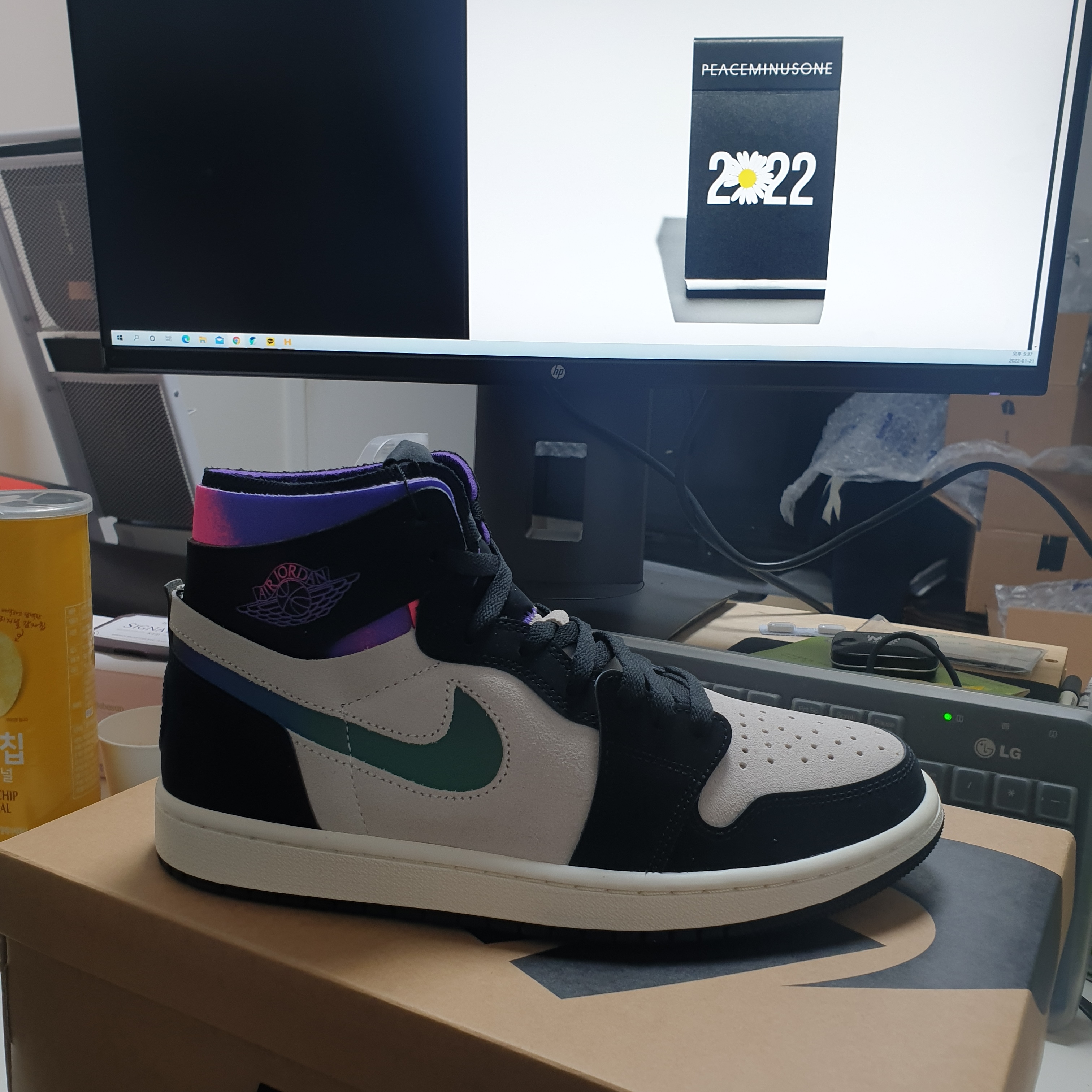 Jordan 1 x Paris Saint-Germain Zoom Air CMFT 착용 스타일 - 1