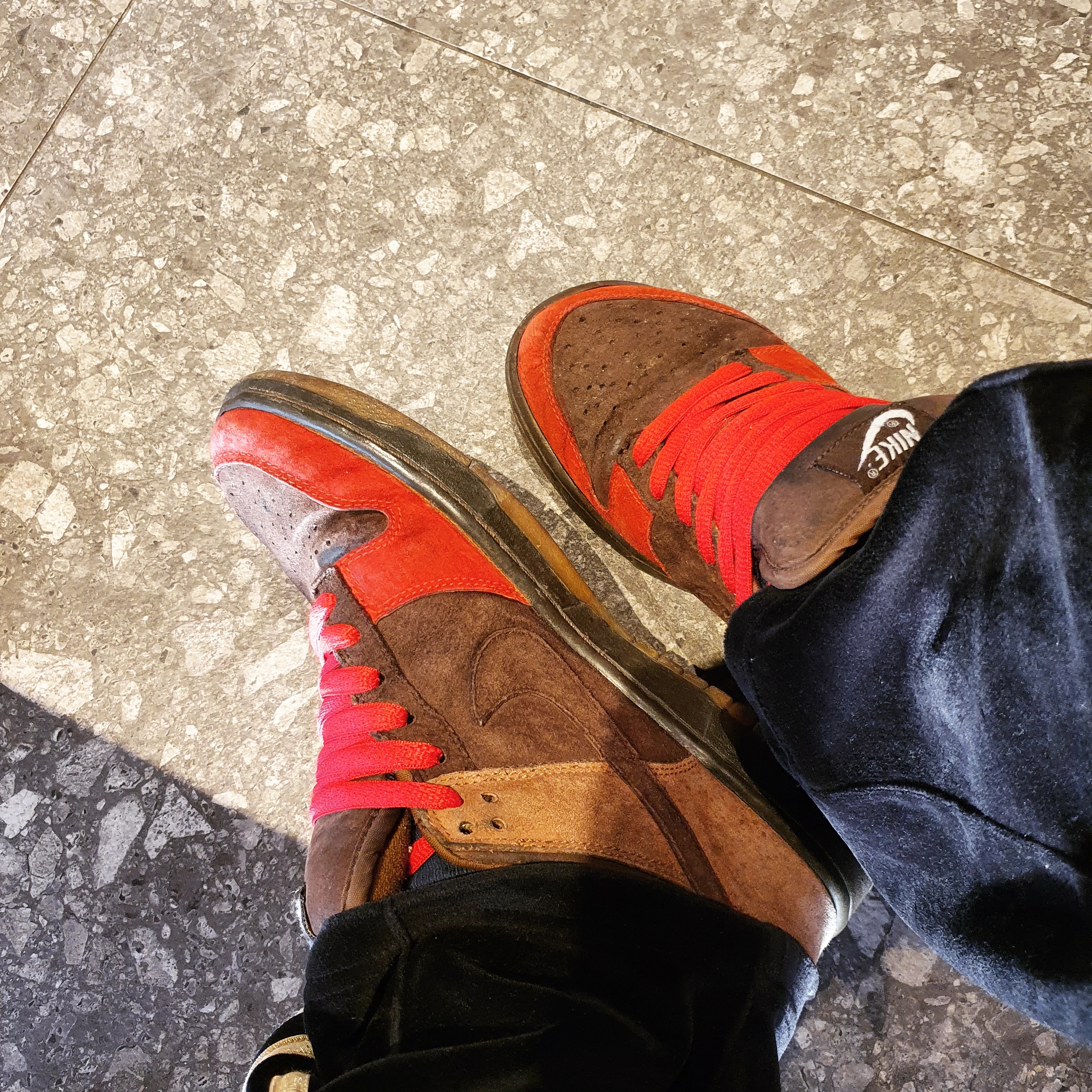 Nike Dunk SB Low Bison 착용 스타일