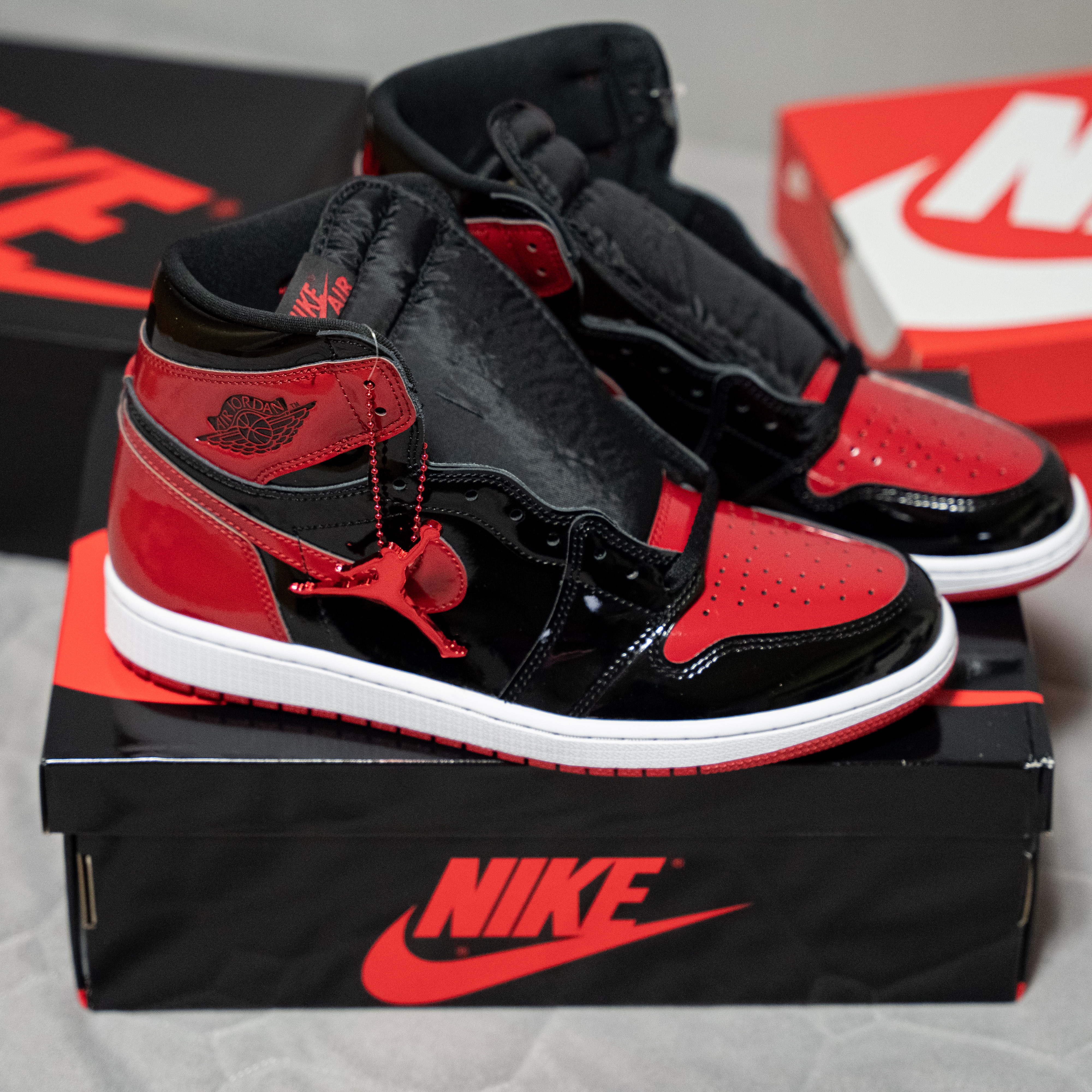 Jordan 1 Retro High OG Patent Bred 착용 스타일 - 3