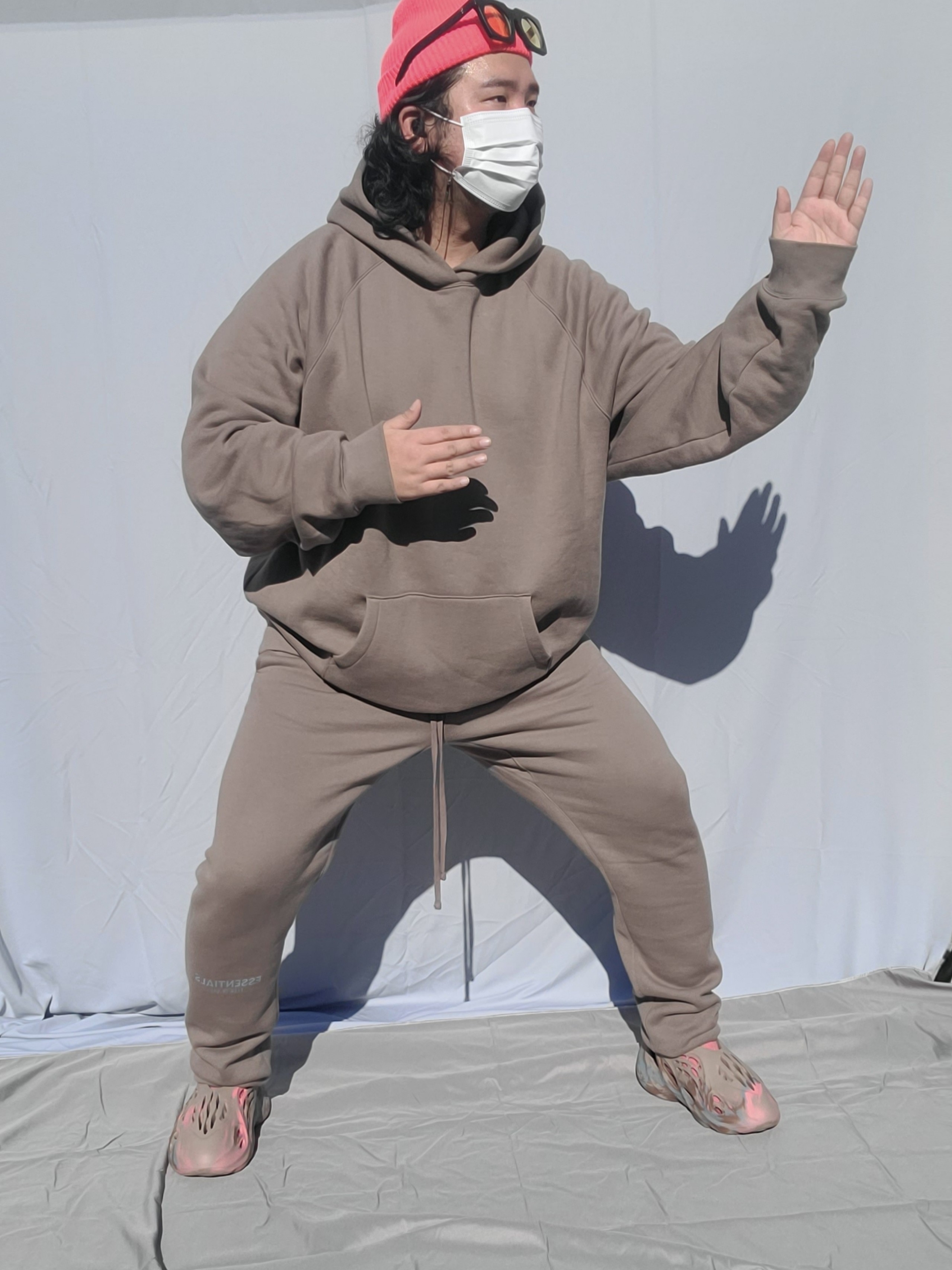 Adidas Yeezy Foam RNNR MX Sand Grey, Essentials Track Pants Taupe - 21SS 착용 스타일