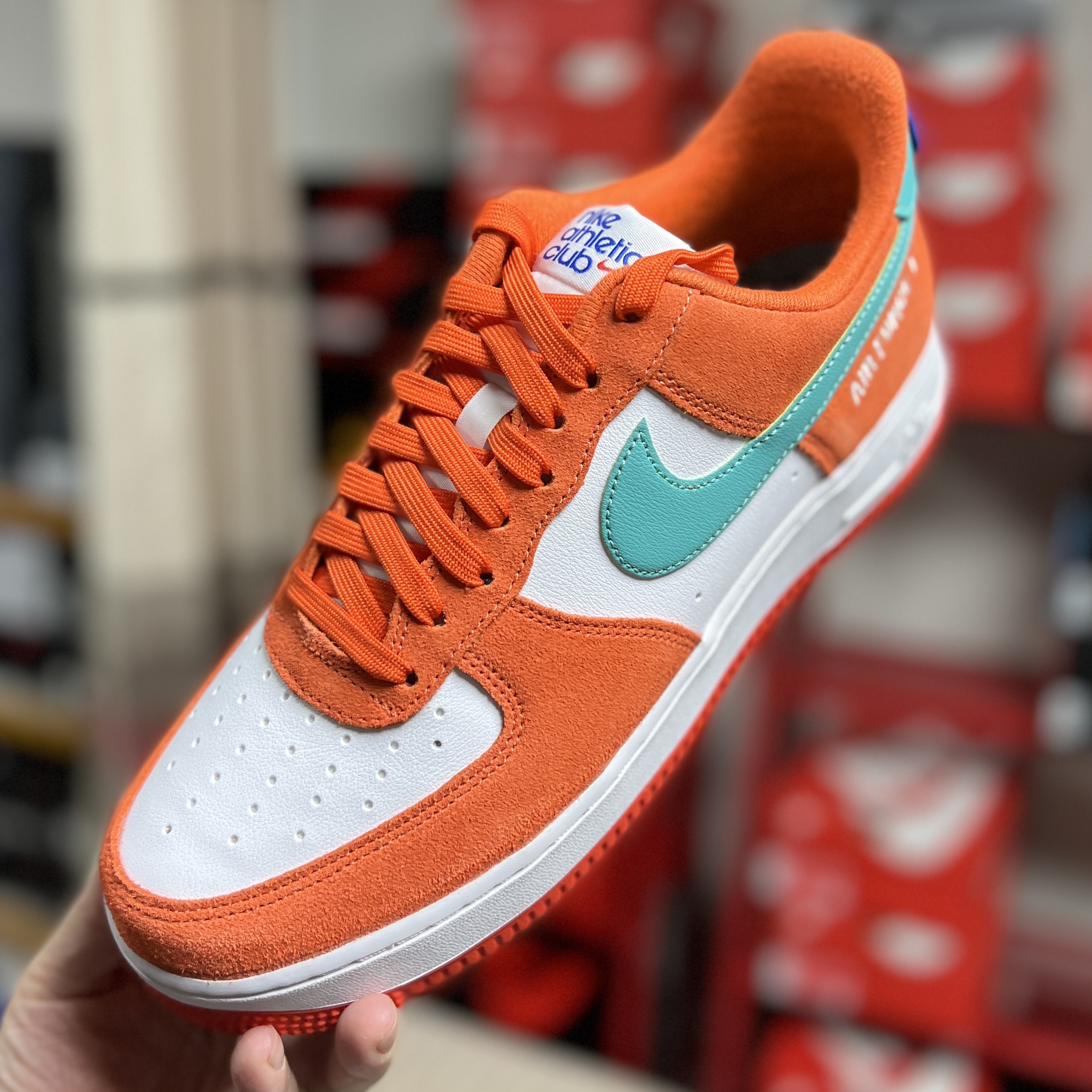 Nike Air Force 1 '07 LV8 Athletic Club Rush Orange Washed Teal 착용 스타일 - 1