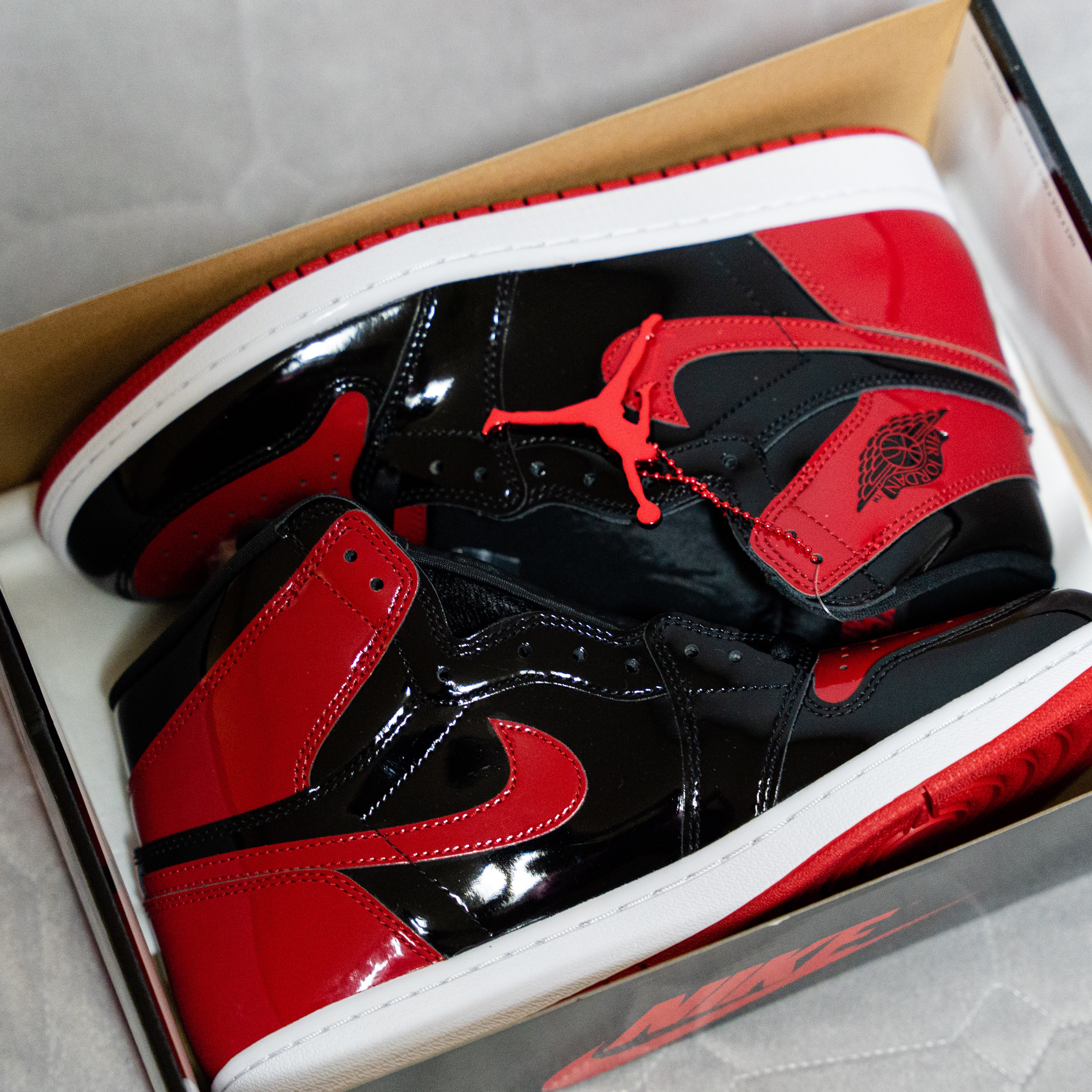 Jordan 1 Retro High OG Patent Bred 착용 스타일 - 2