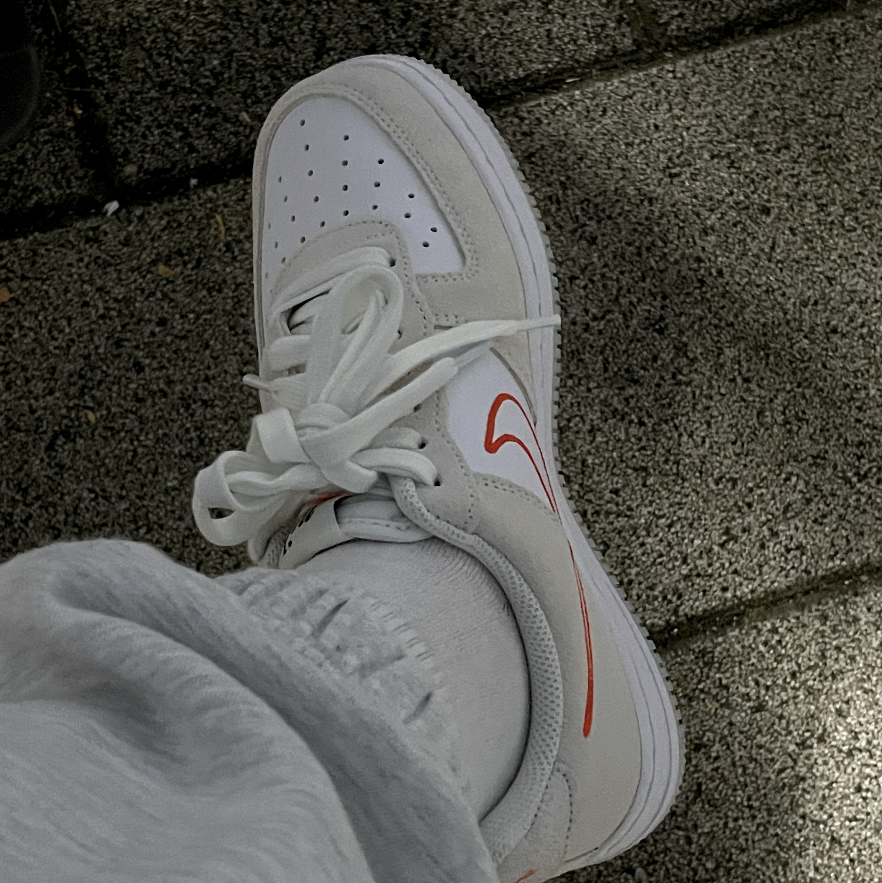 (W) Nike Air Force 1 '07 SE First Use Orange Sail 착용 스타일 - 3