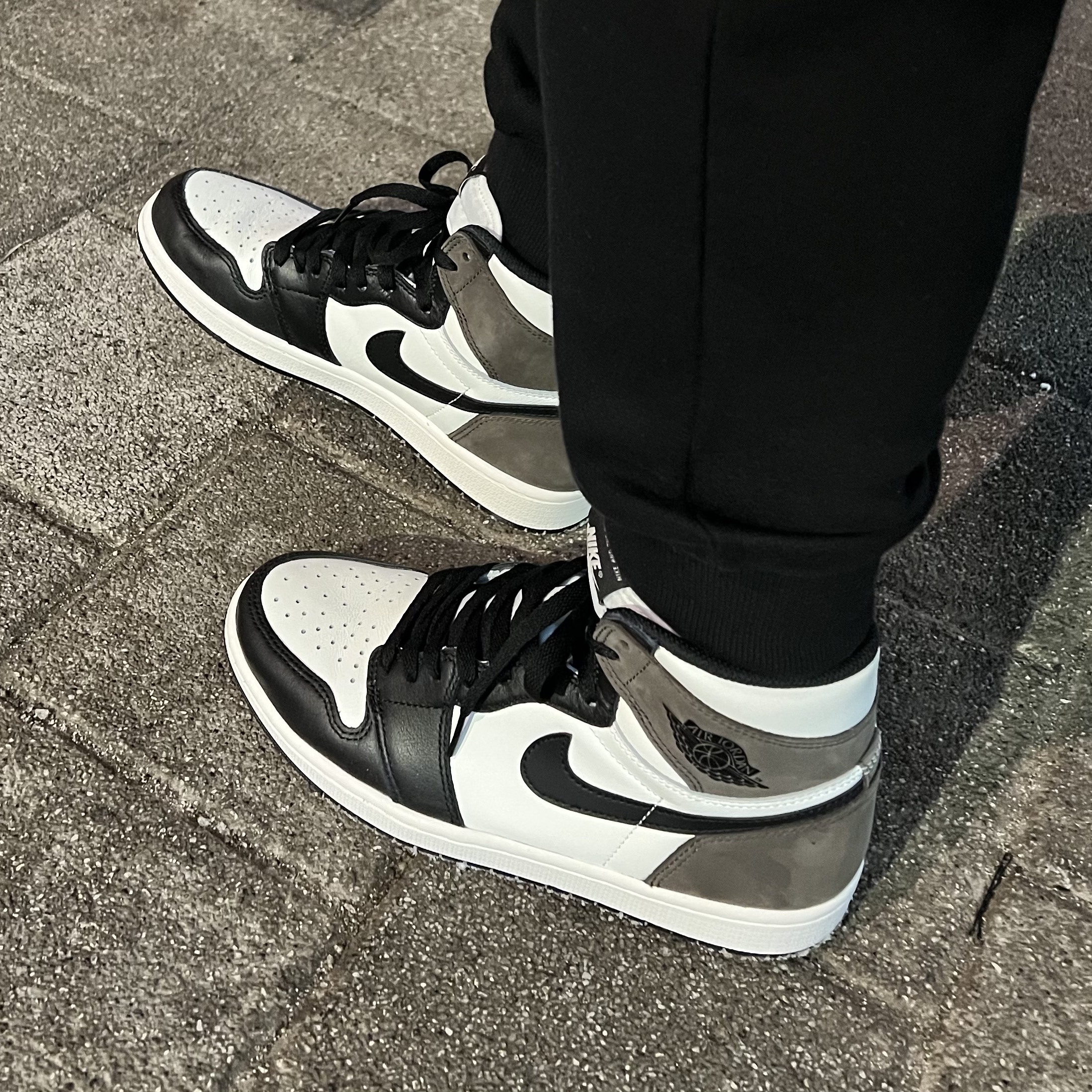 Jordan 1 Retro High OG Black Mocha 착용 스타일