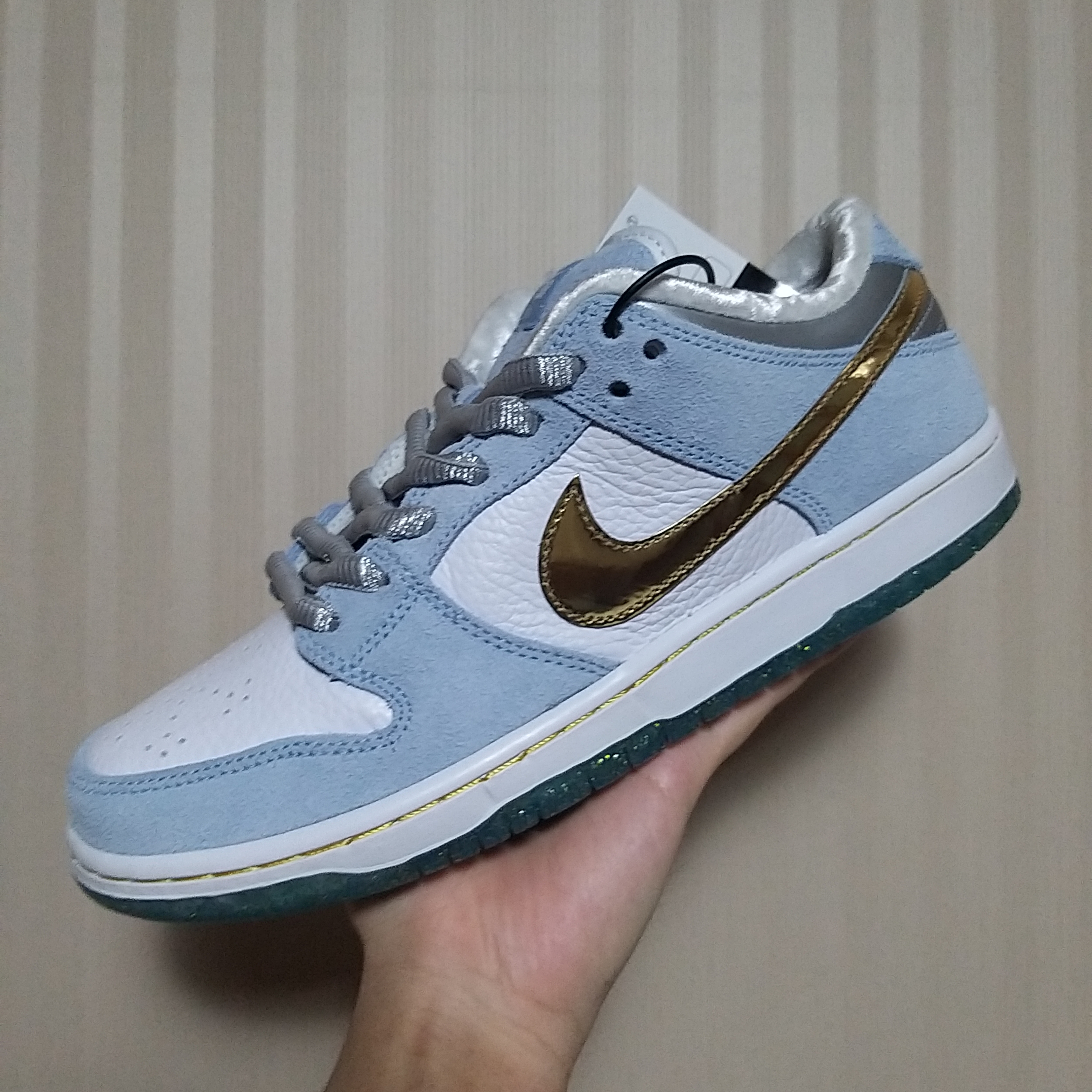 Nike x Sean Cliver SB Dunk Low Holiday Special 착용 스타일