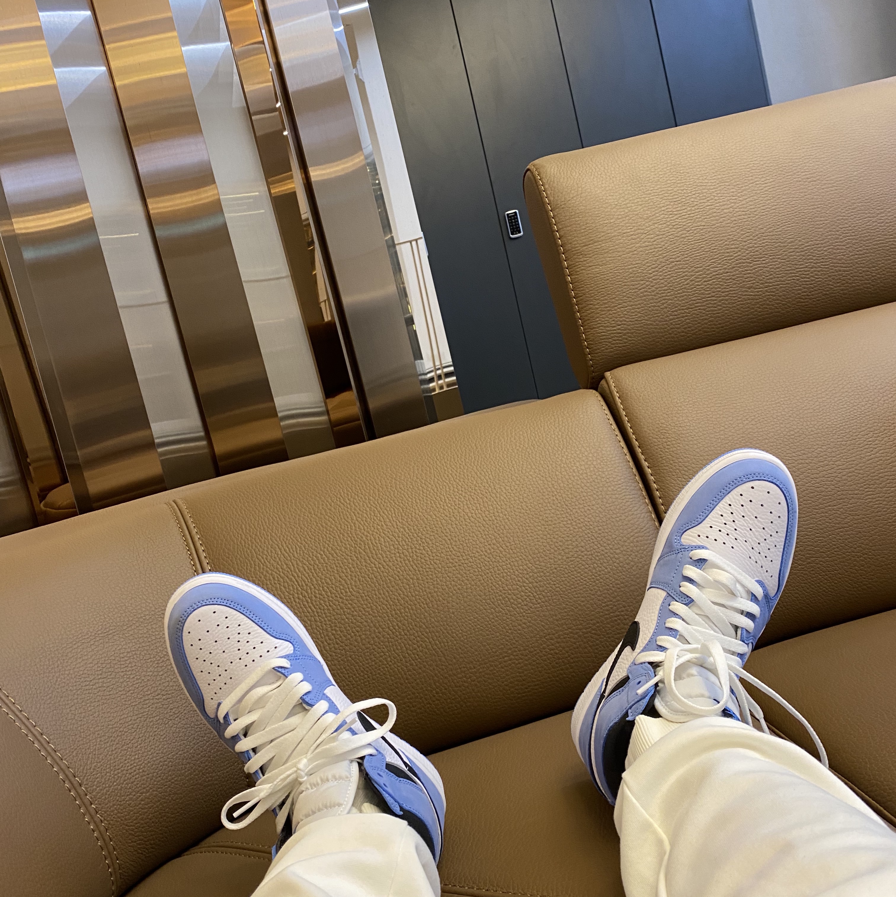 Jordan 1 Retro High OG University Blue 착용 스타일