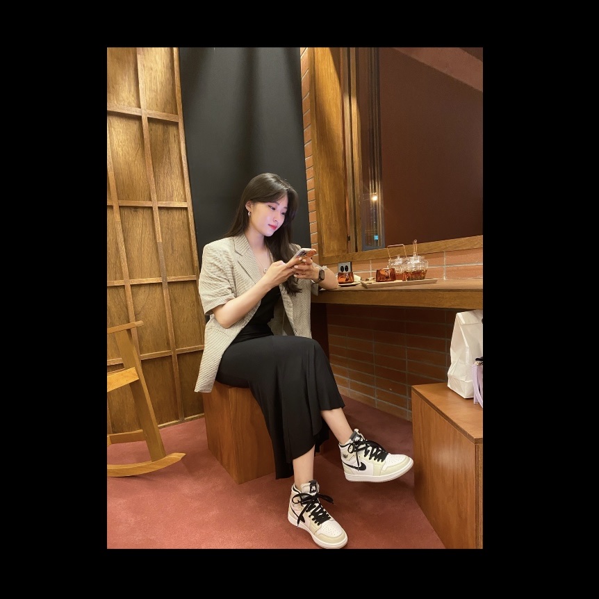 (W) Jordan 1 Zoom Air CMFT Light Bone 착용 스타일