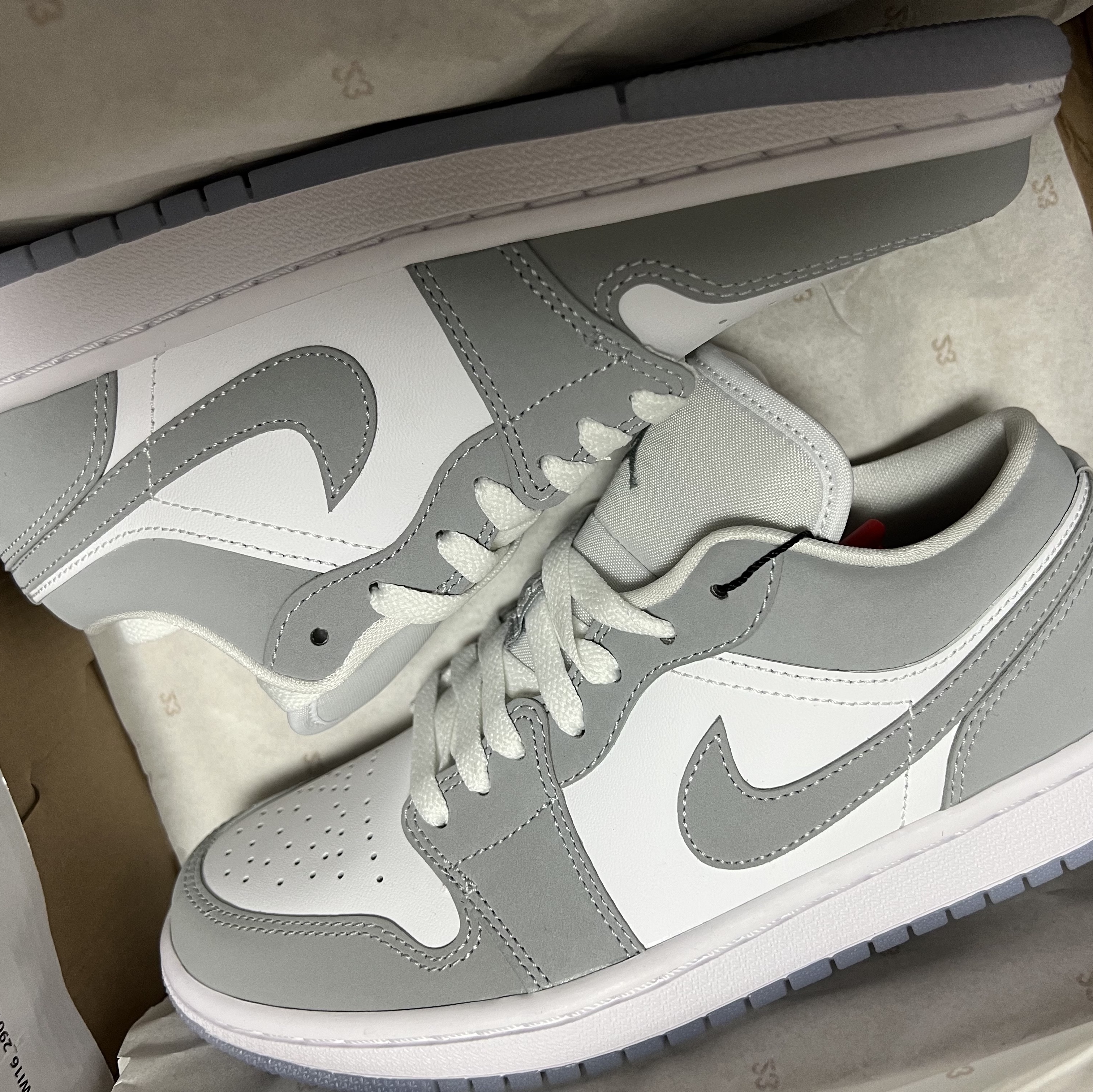 (W) Jordan 1 Low White Wolf Grey 착용 스타일