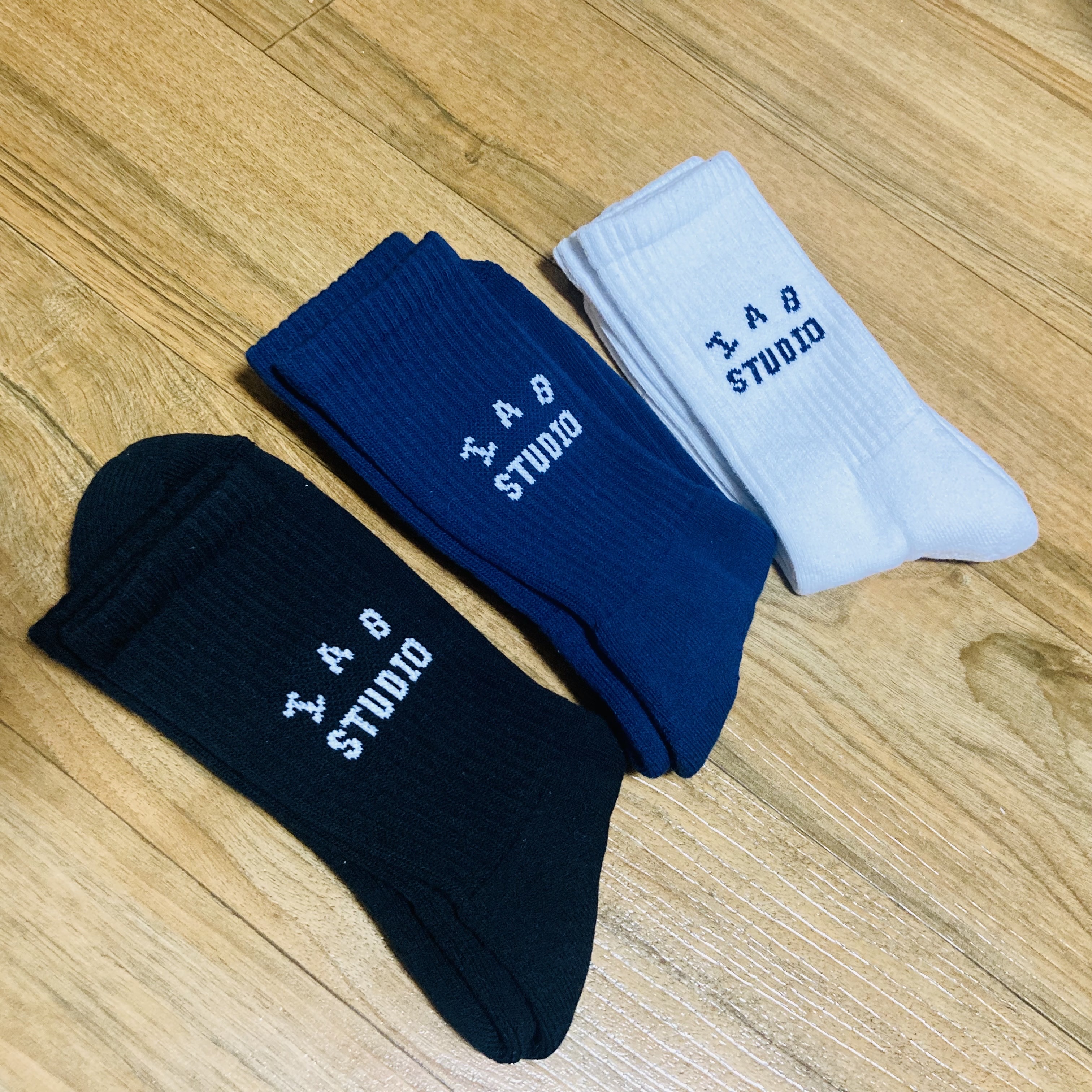 IAB Studio Socks Pack Black Navy White 착용 스타일