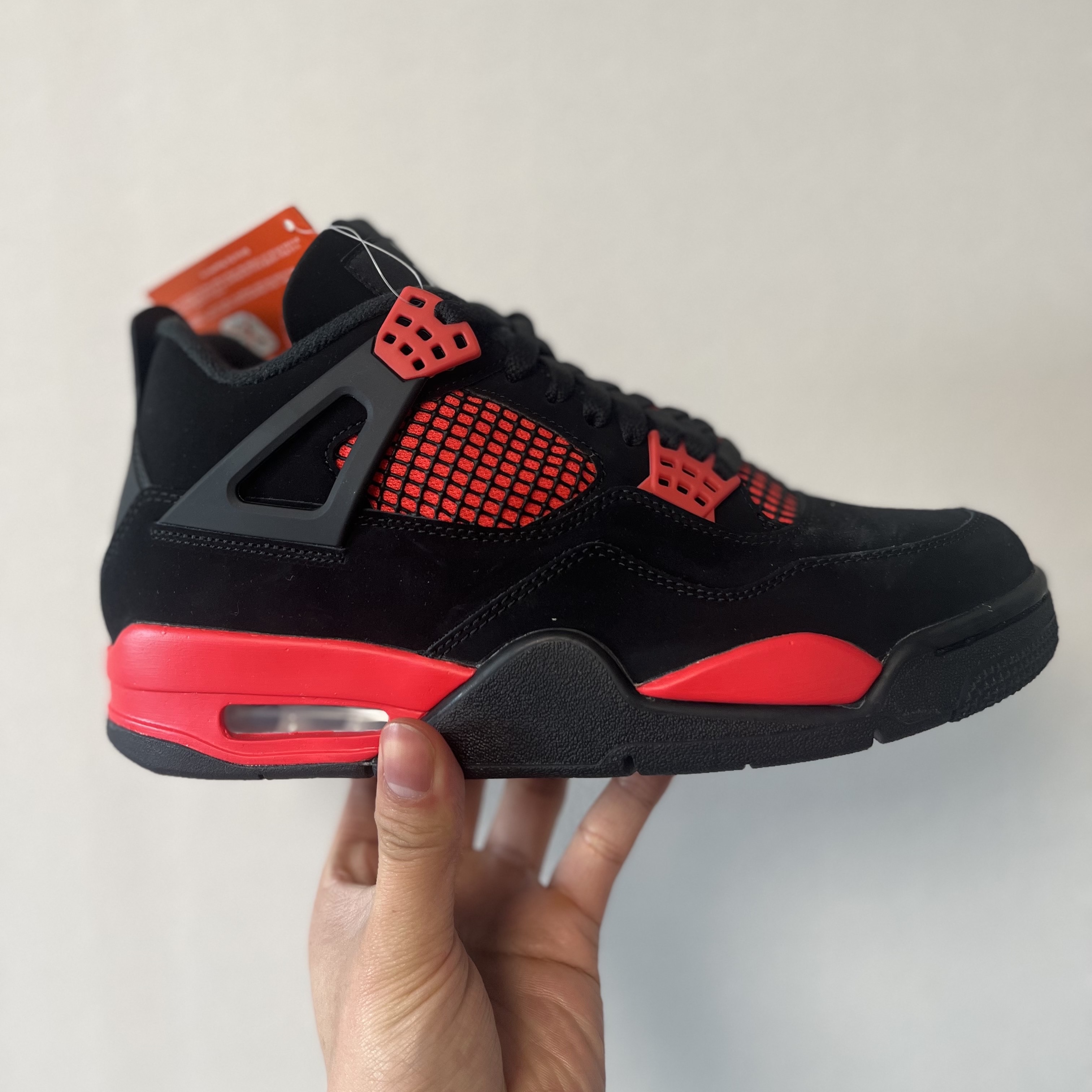 Jordan 4 Retro Crimson 착용 스타일