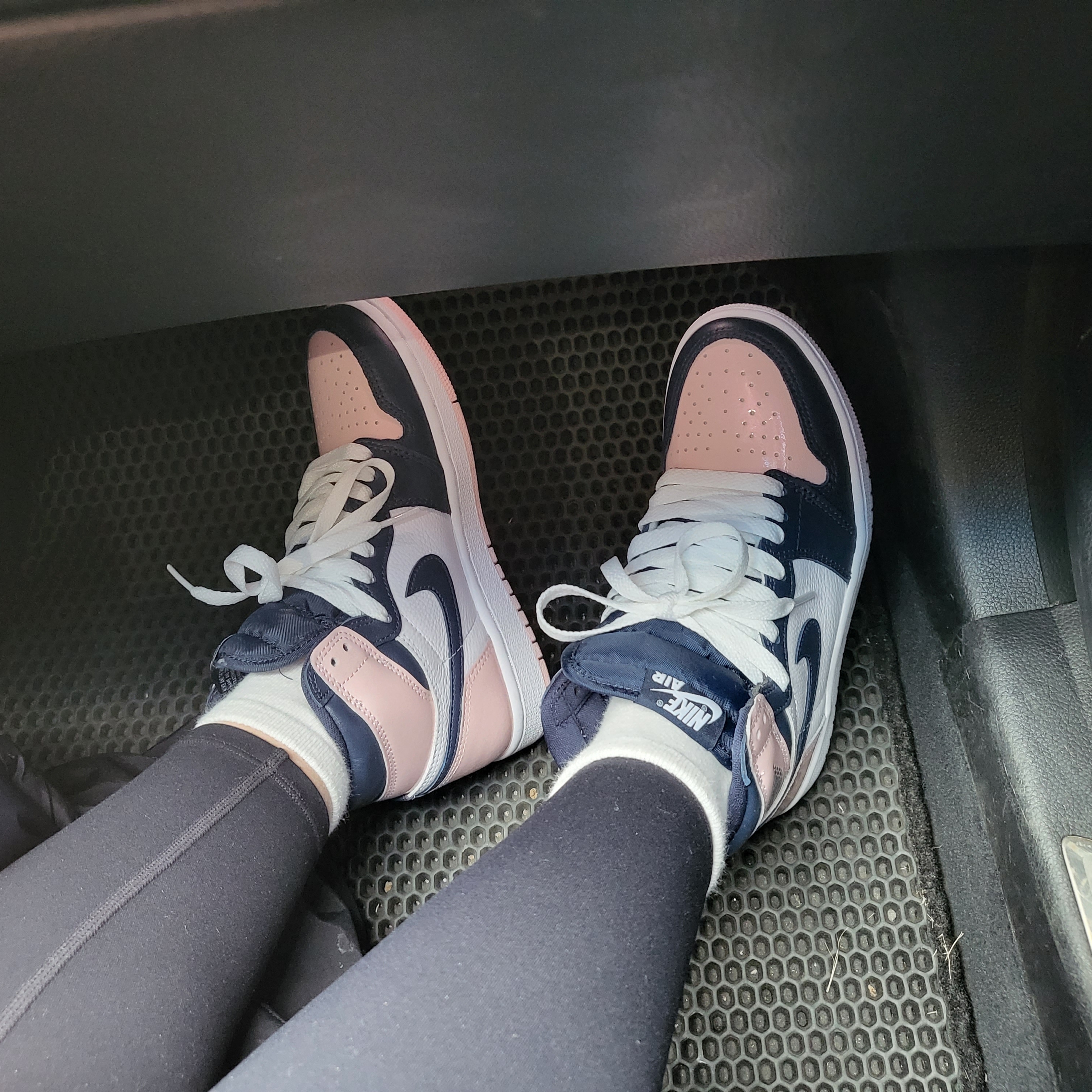 (W) Jordan 1 Retro High OG Atmosphere 착용 스타일 - 2